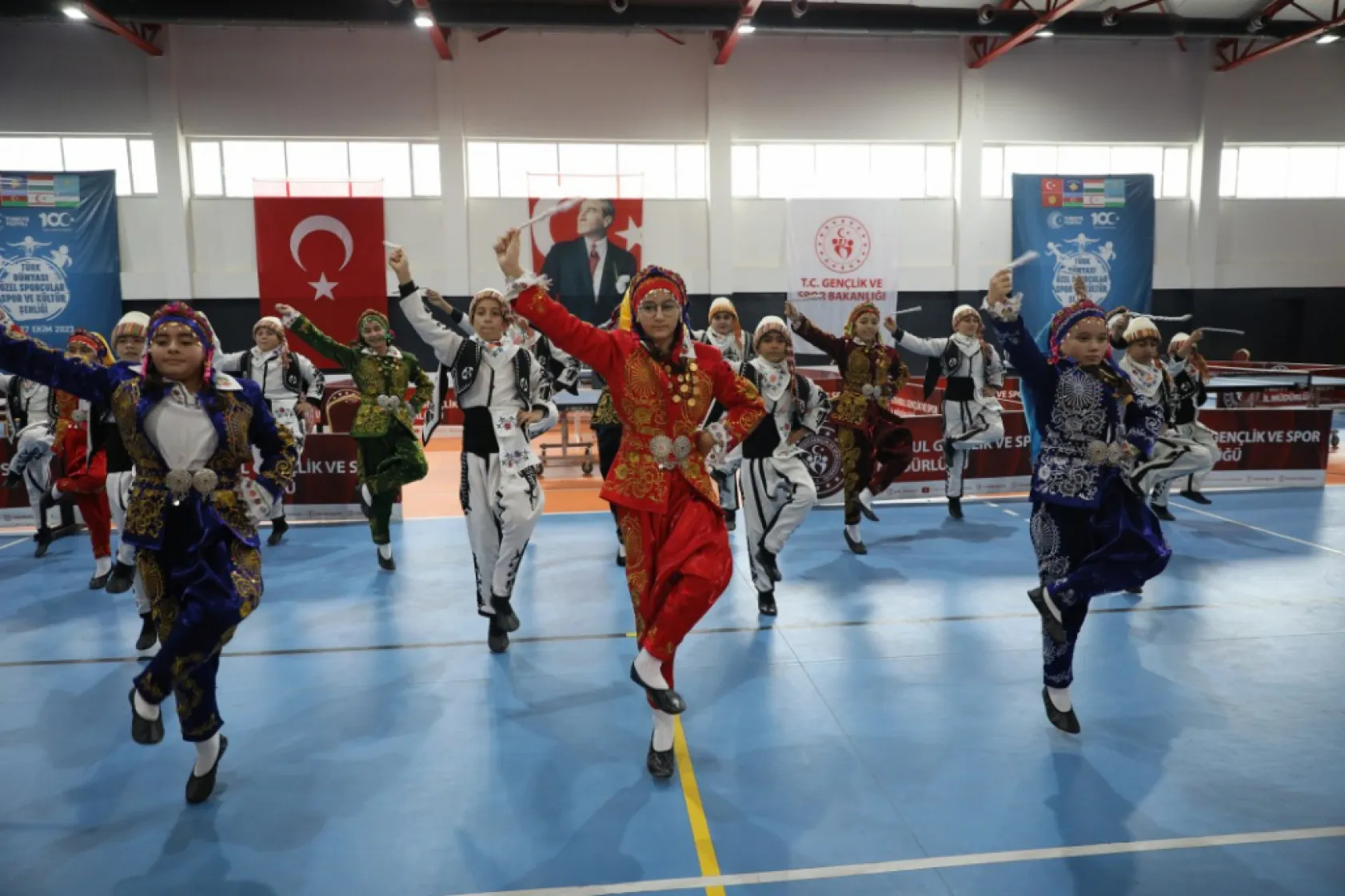 Türk dünyası özel sporcular şenliği başladı