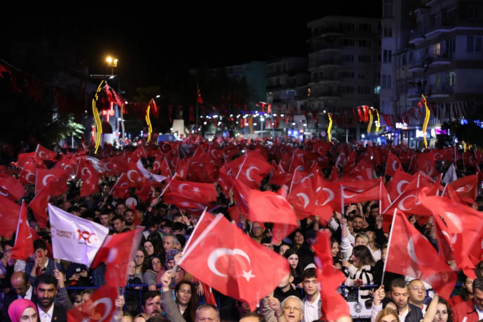 Cumhuriyet kutlamalarının coşkusu Silivri'den yankılandı