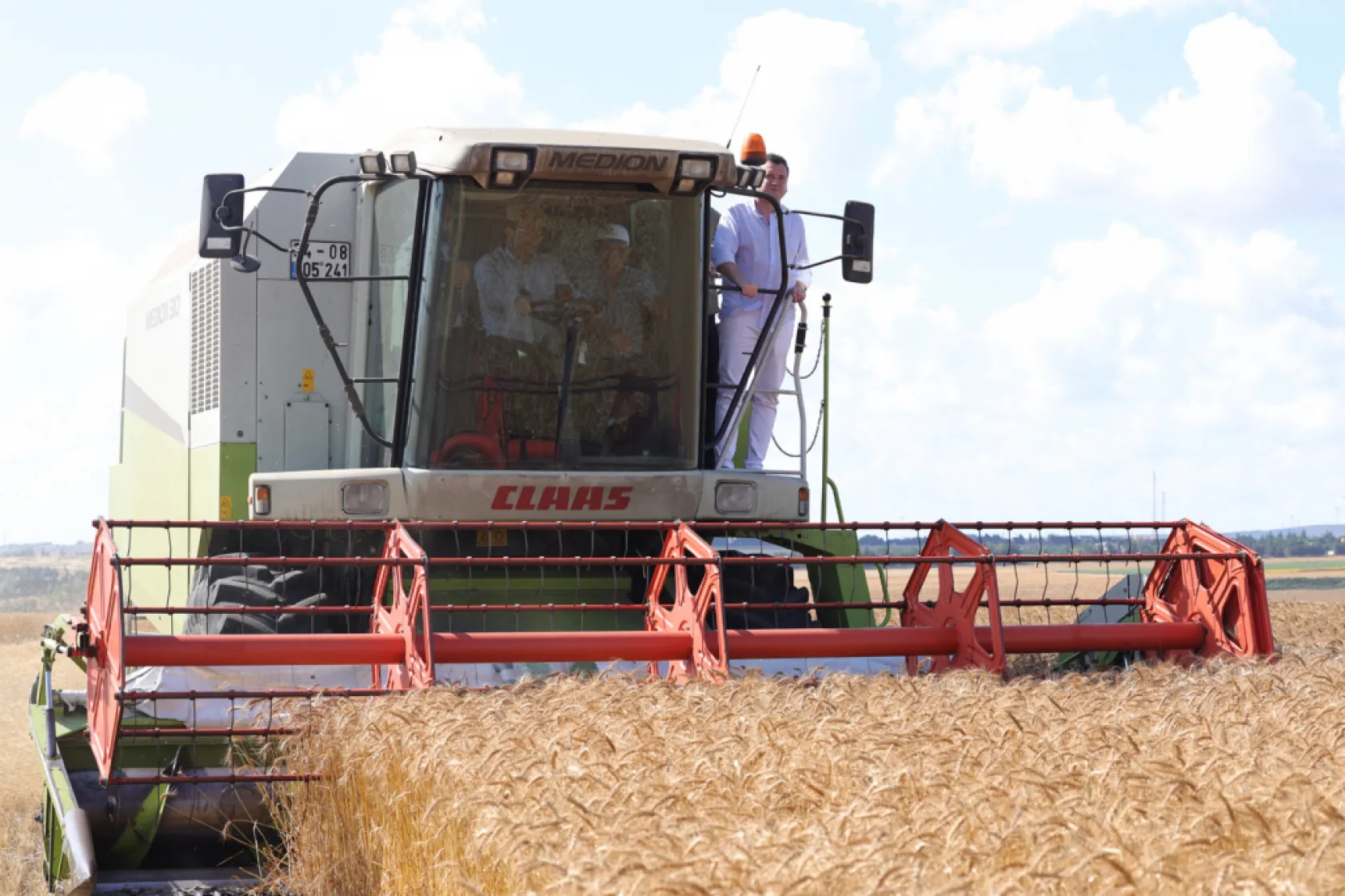 Deneme tohumlarının ilk hasadı yapıldı