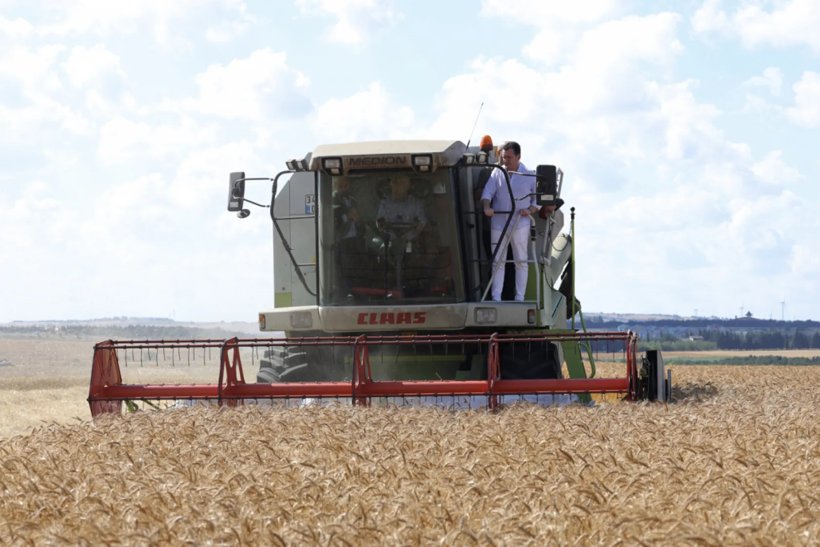 Deneme tohumlarının ilk hasadı yapıldı