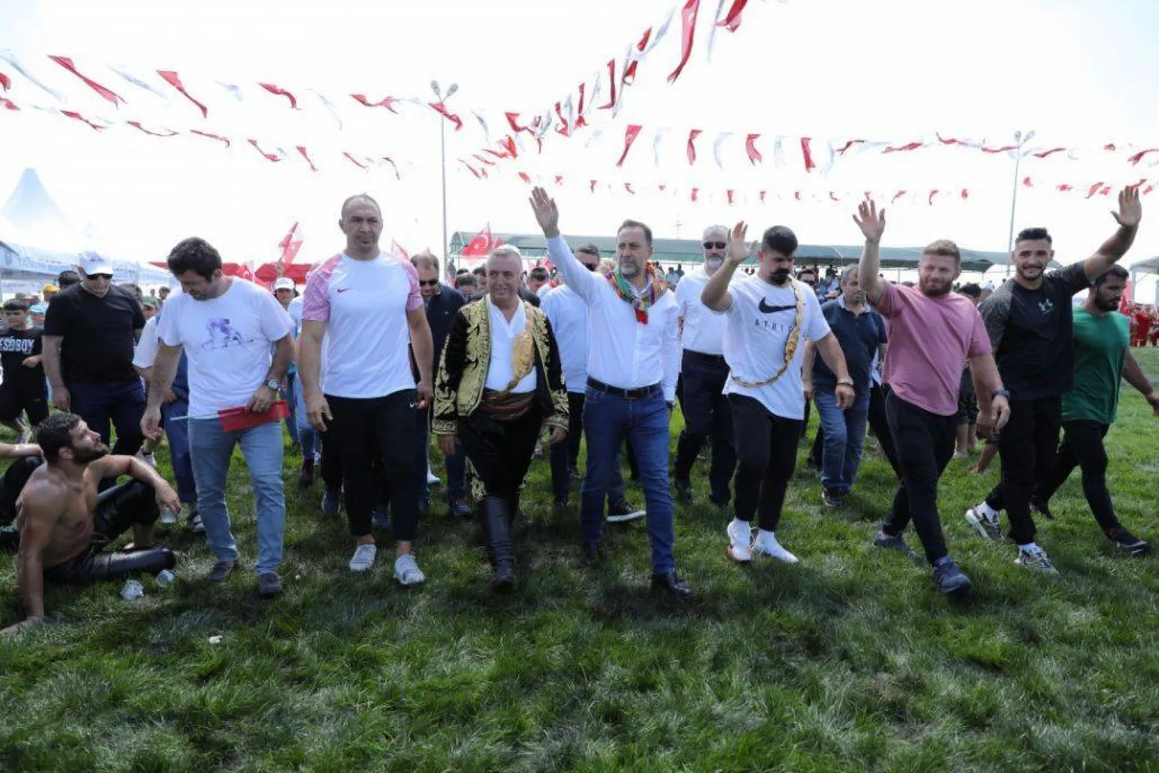 Başpehlivanlar Silivri er meydanını titretti