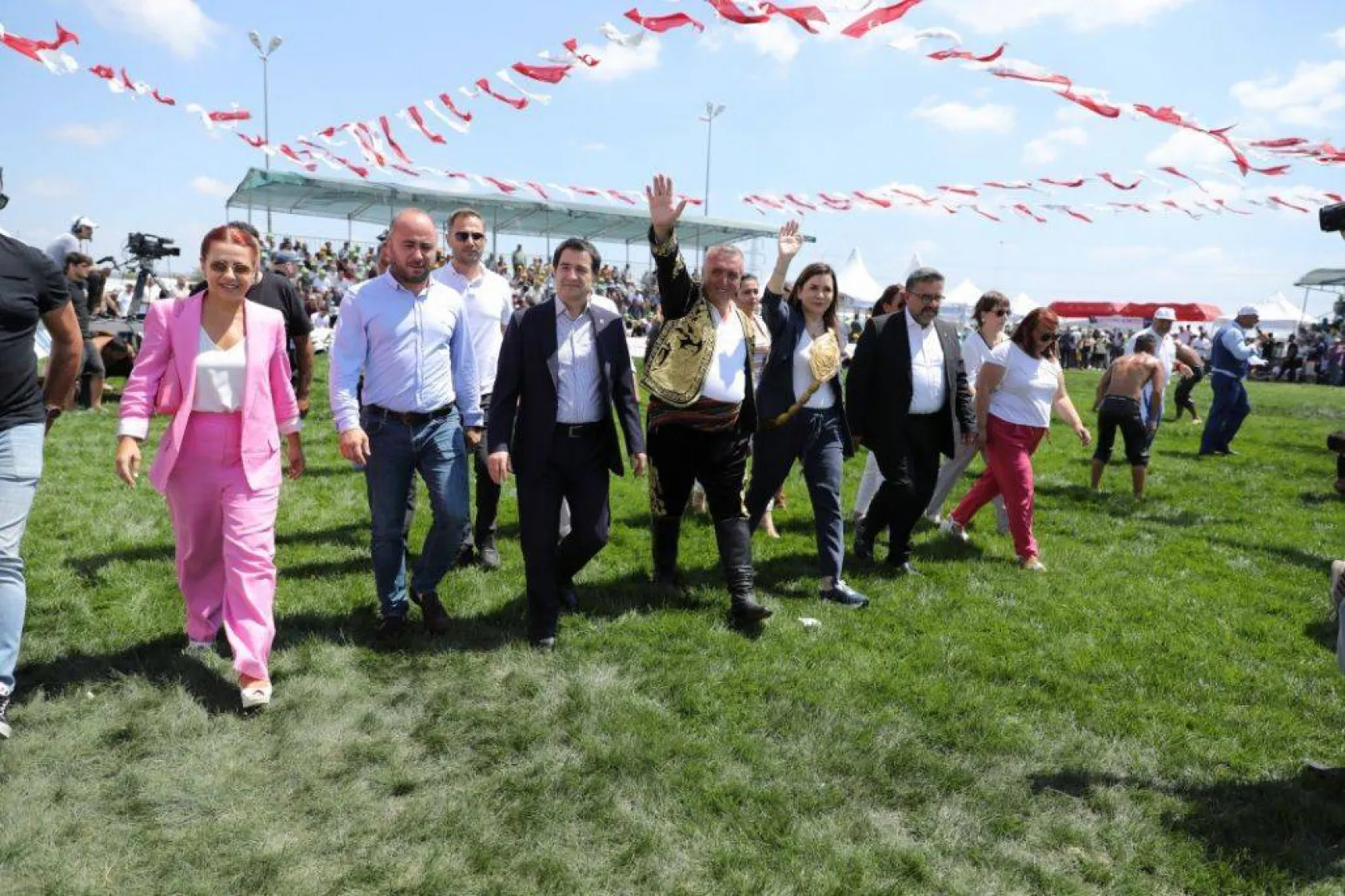 Başpehlivanlar Silivri er meydanını titretti