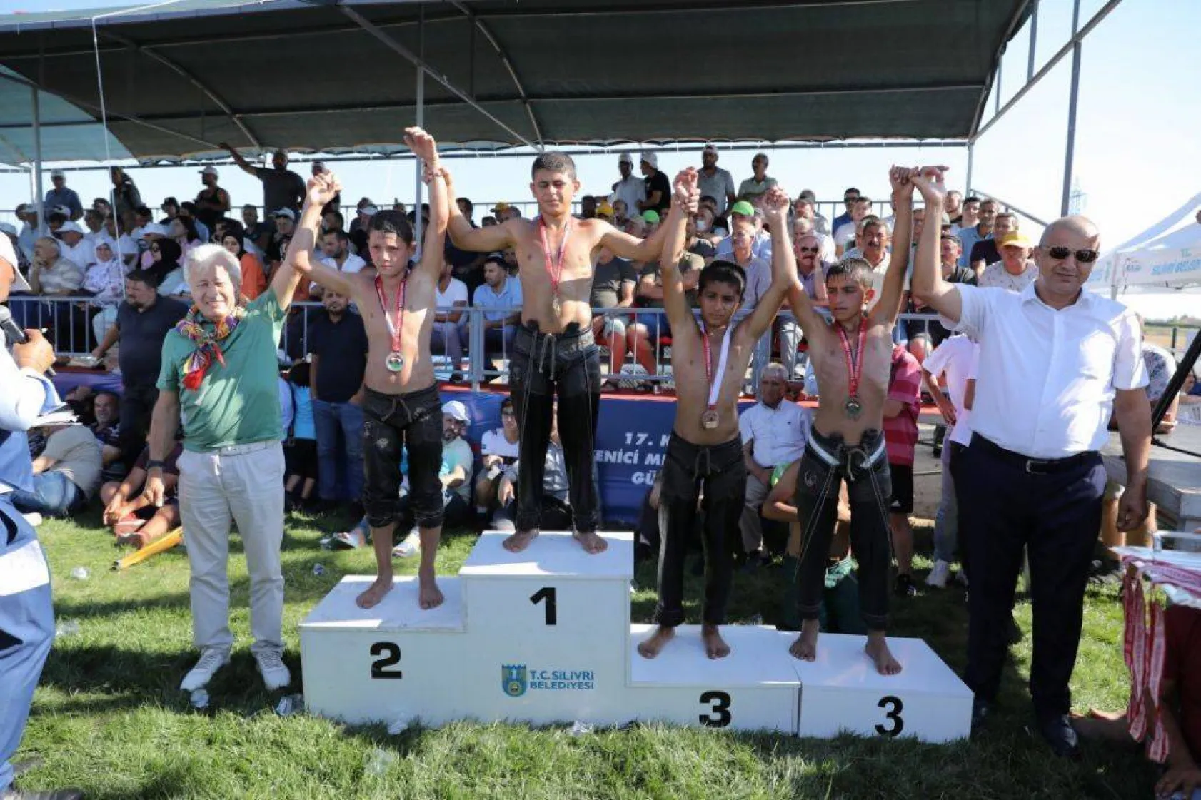 Başpehlivanlar Silivri er meydanını titretti