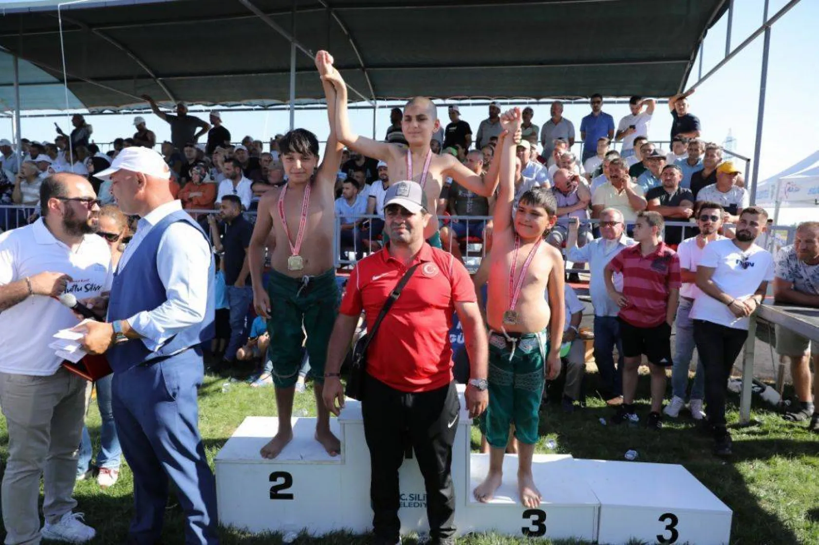 Başpehlivanlar Silivri er meydanını titretti