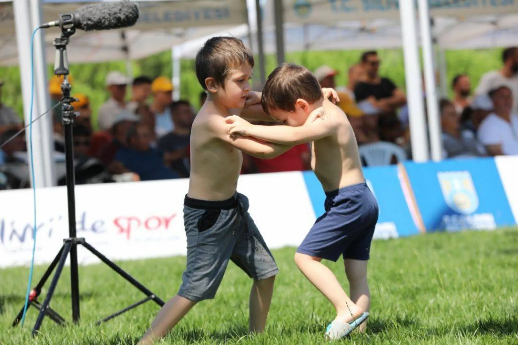 Başpehlivanlar Silivri er meydanını titretti