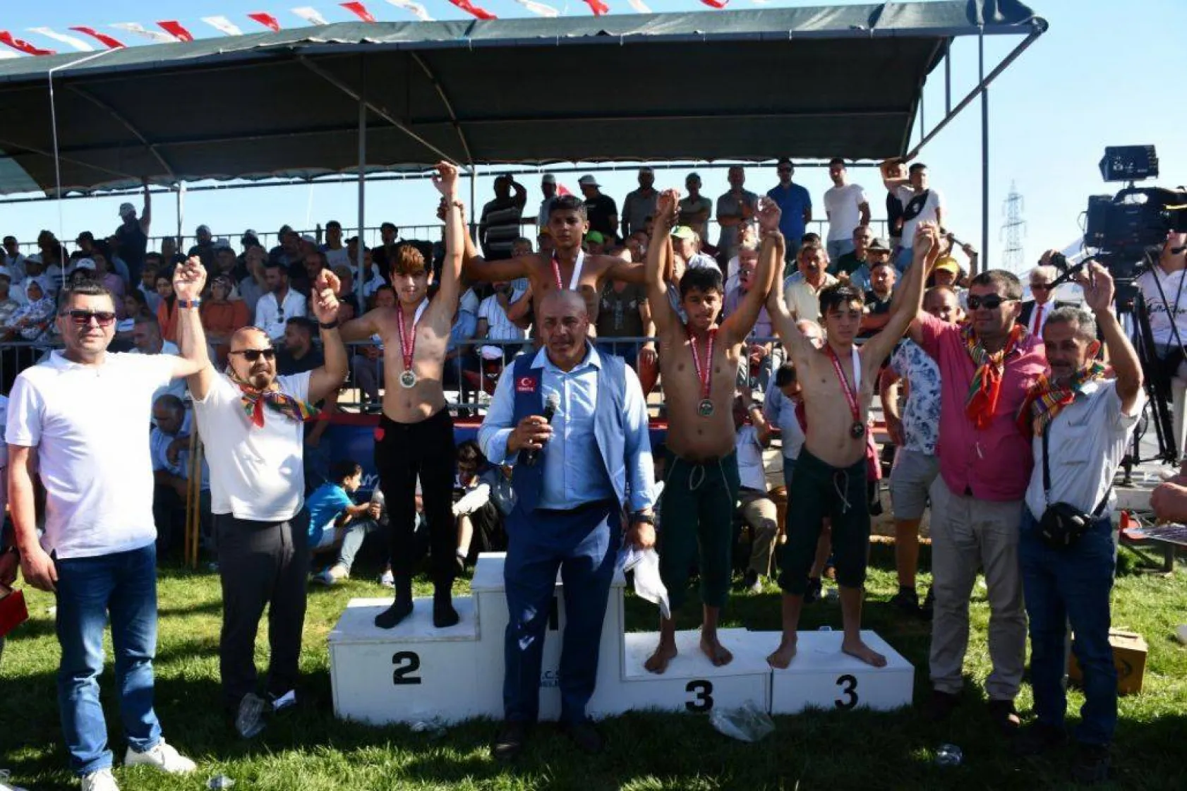 Başpehlivanlar Silivri er meydanını titretti