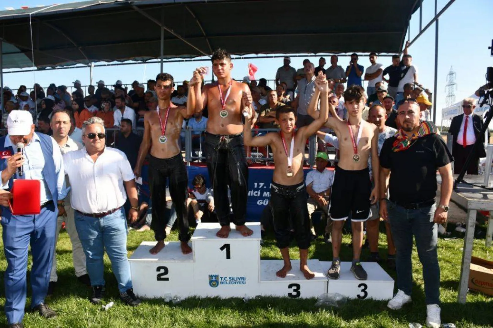 Başpehlivanlar Silivri er meydanını titretti