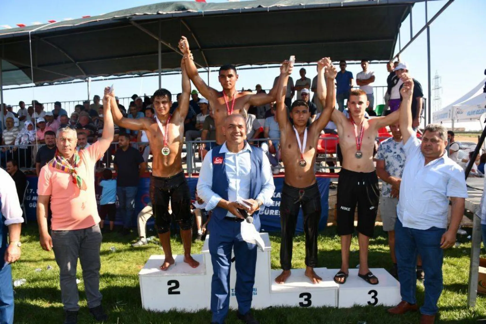 Başpehlivanlar Silivri er meydanını titretti