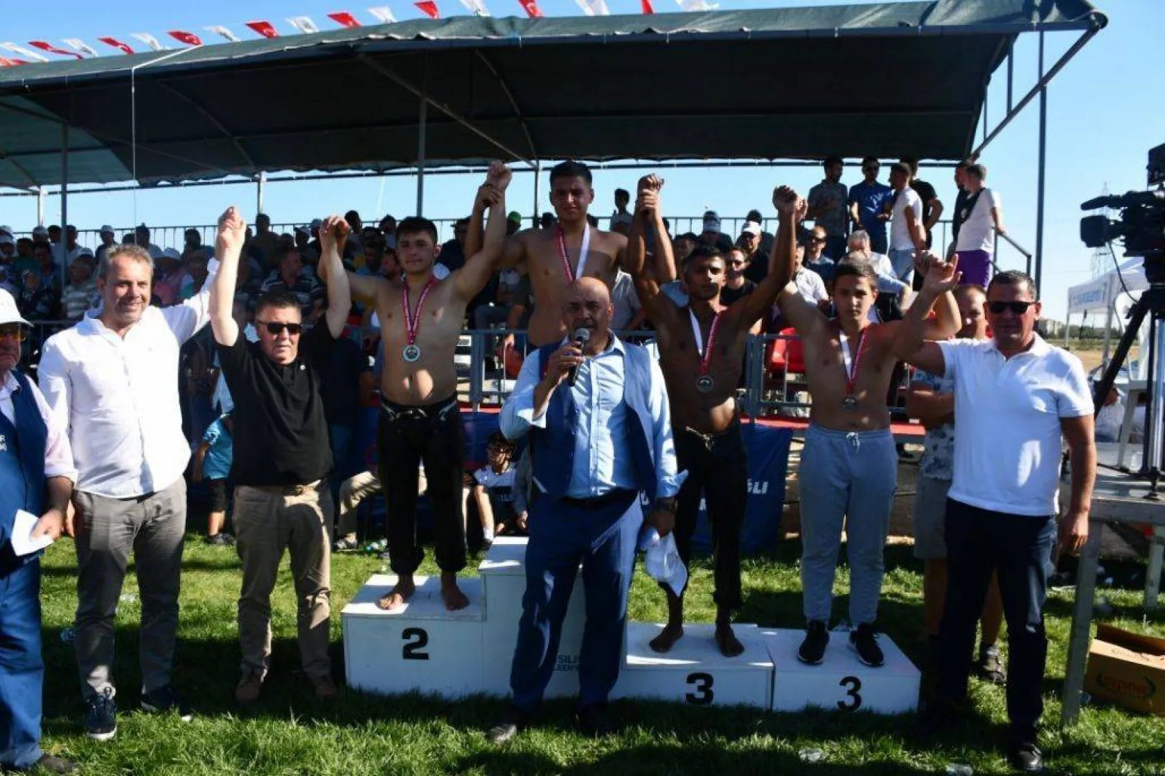 Başpehlivanlar Silivri er meydanını titretti