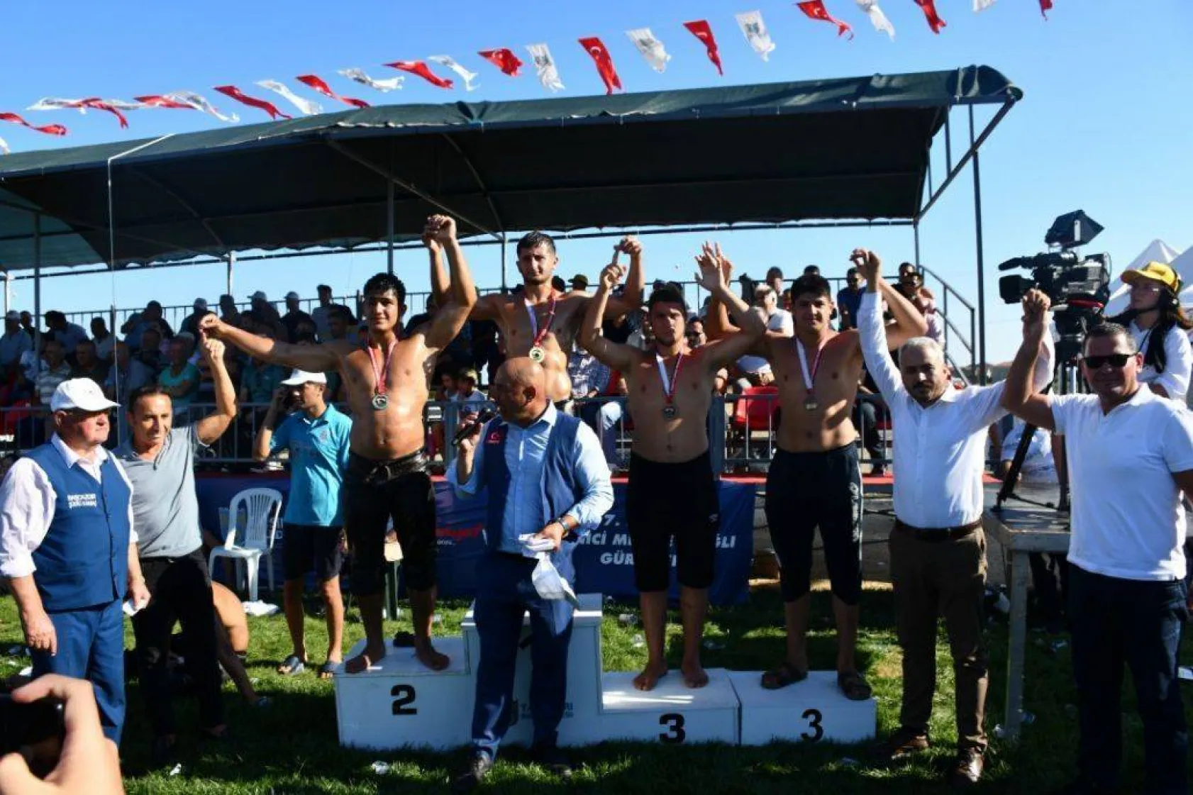 Başpehlivanlar Silivri er meydanını titretti