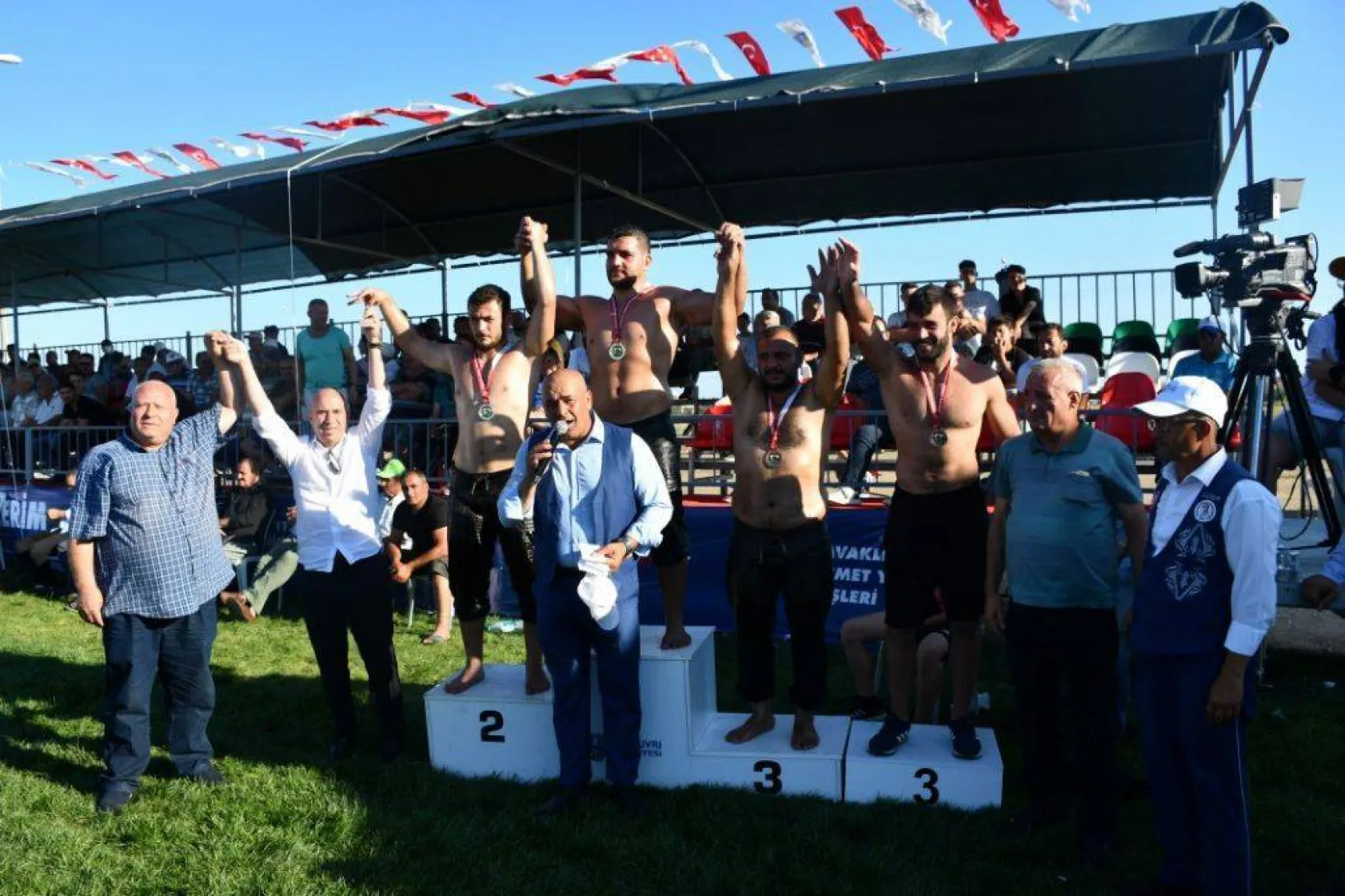 Başpehlivanlar Silivri er meydanını titretti