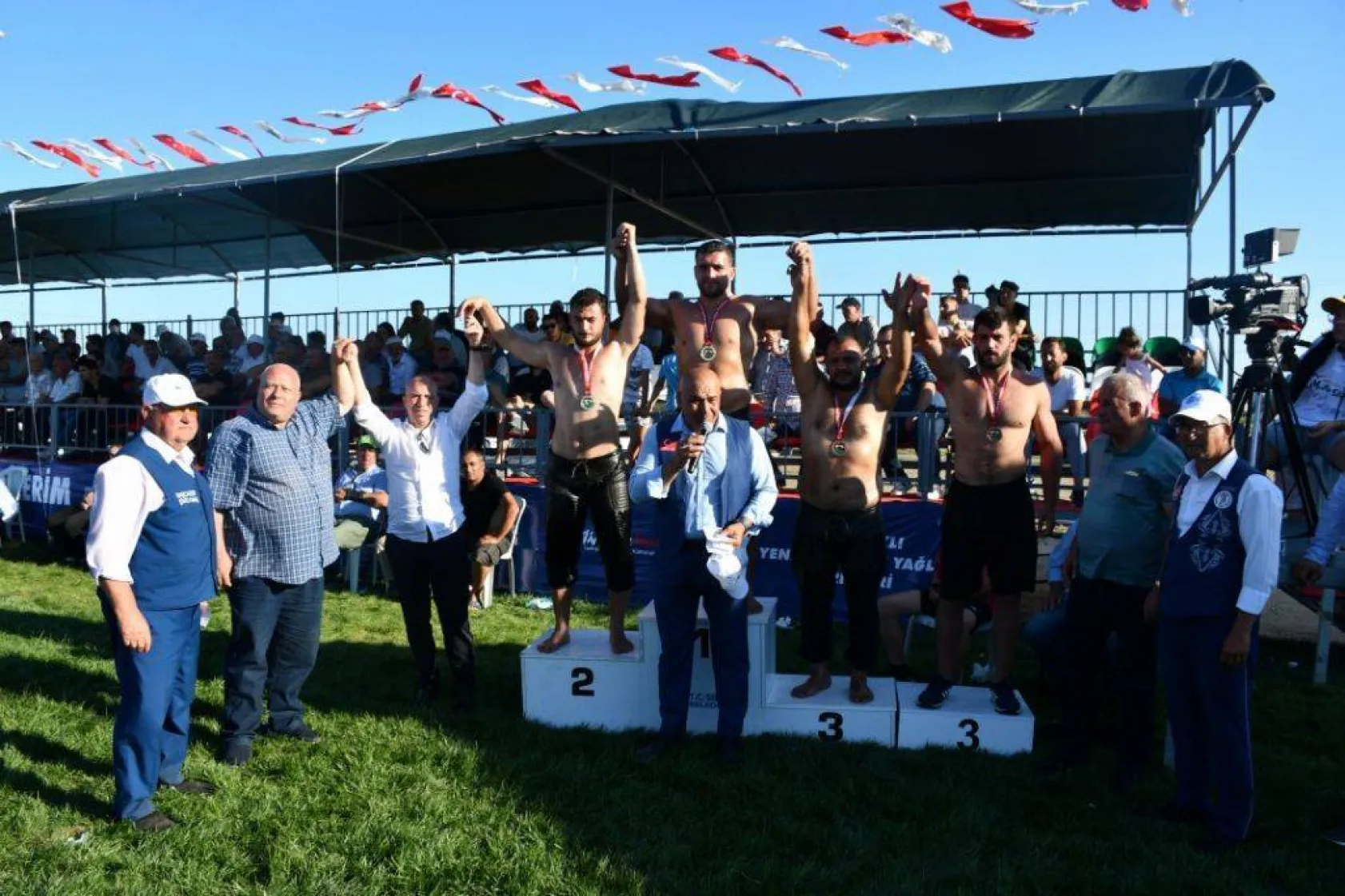 Başpehlivanlar Silivri er meydanını titretti