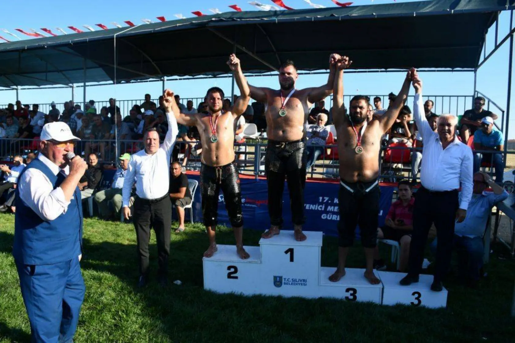 Başpehlivanlar Silivri er meydanını titretti