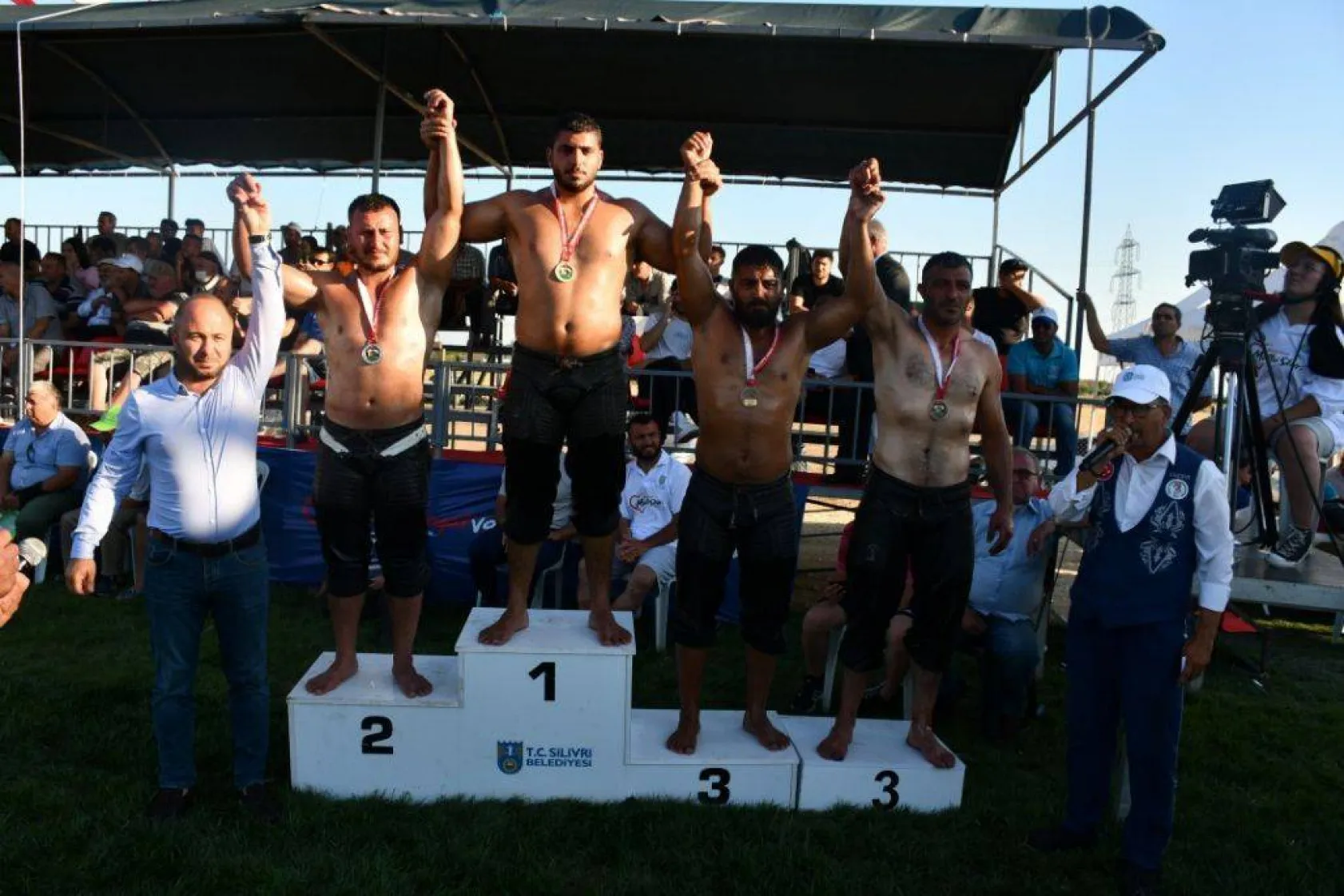 Başpehlivanlar Silivri er meydanını titretti