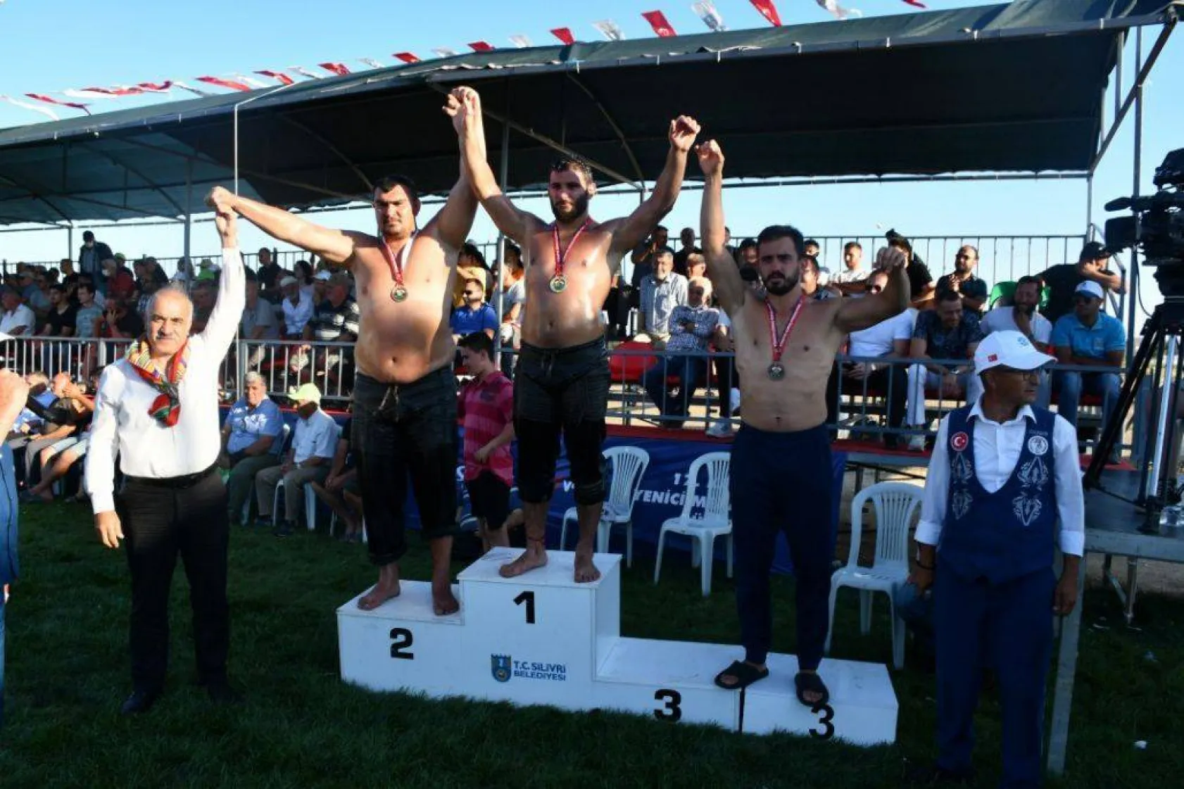 Başpehlivanlar Silivri er meydanını titretti