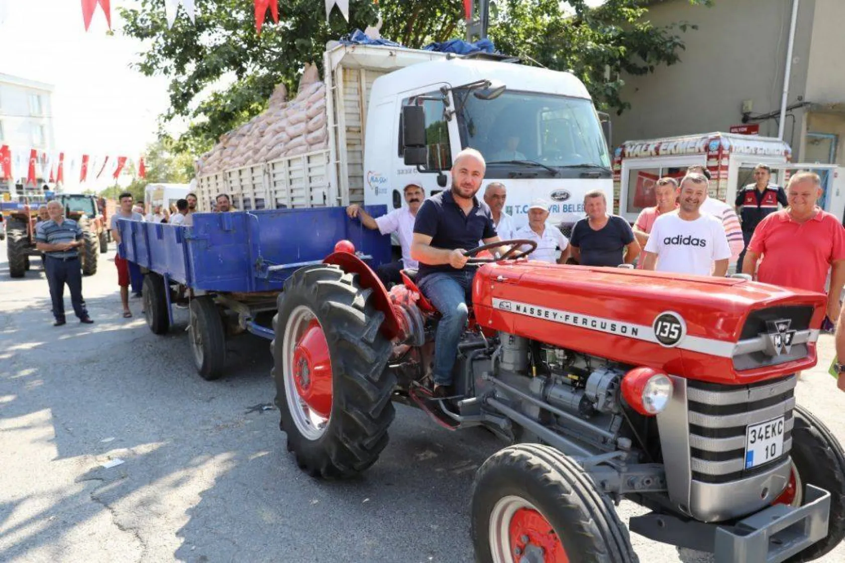 Çanta ve Gümüşyakalı üreticilere tohumluk arpa desteği