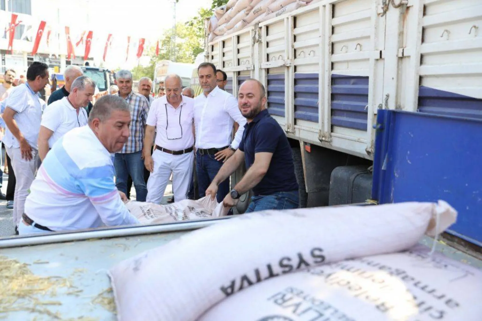 Çanta ve Gümüşyakalı üreticilere tohumluk arpa desteği