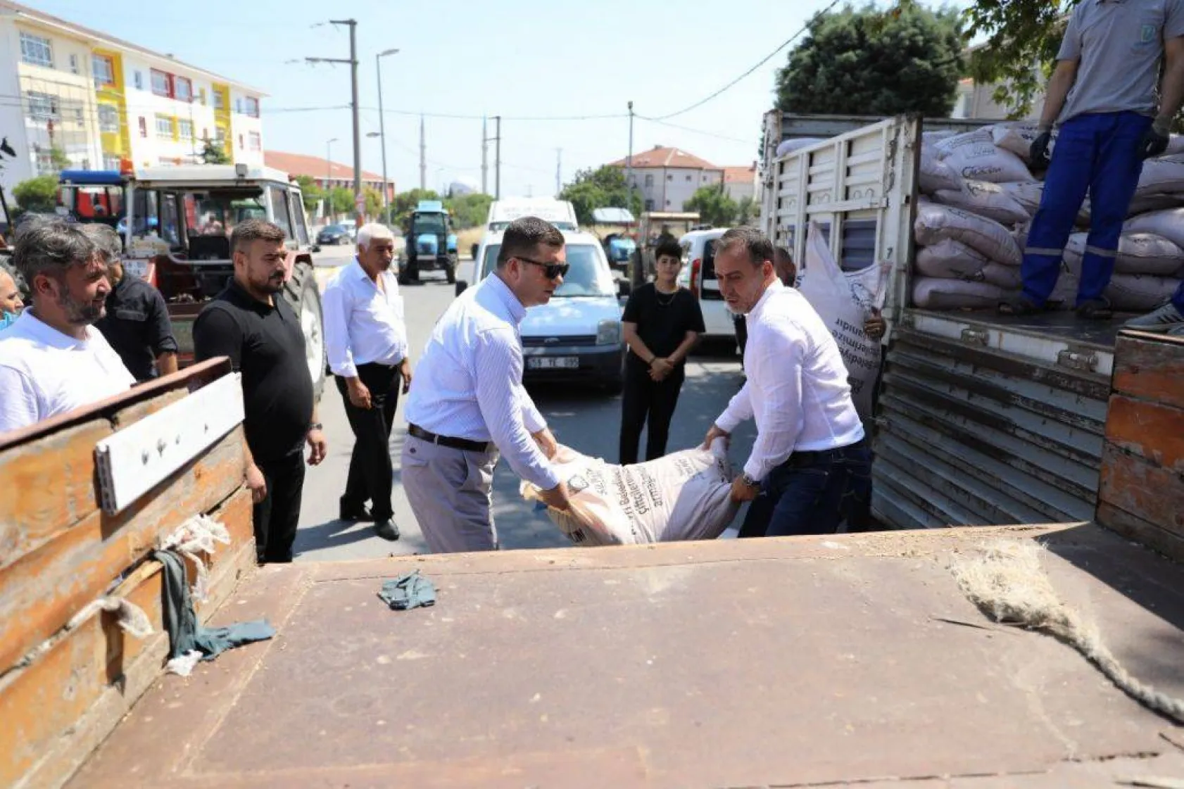 Çanta ve Gümüşyakalı üreticilere tohumluk arpa desteği