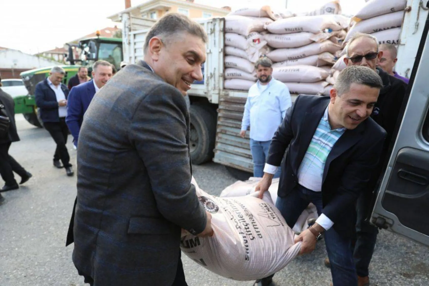 Selimpaşalı Çiftçilere Tohumluk Arpa Desteği