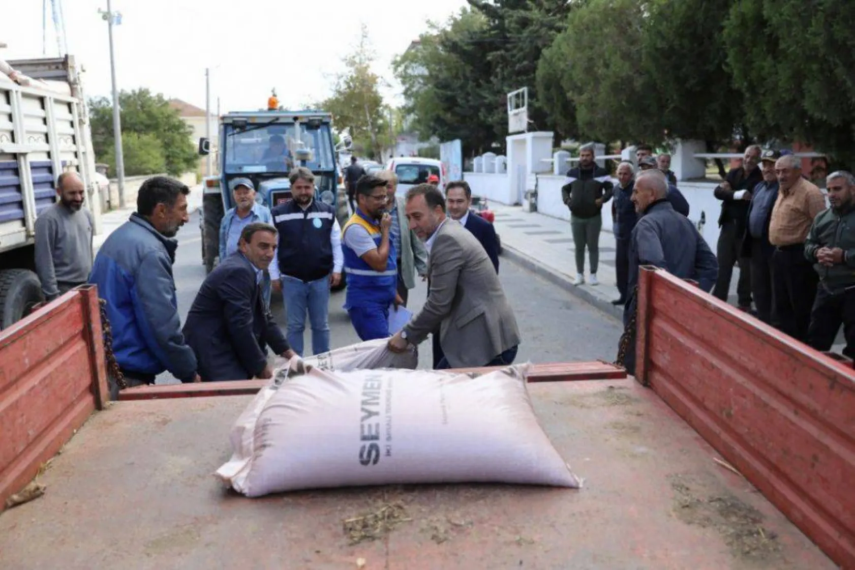 Tohumluk arpa dağıtımı devam ediyor