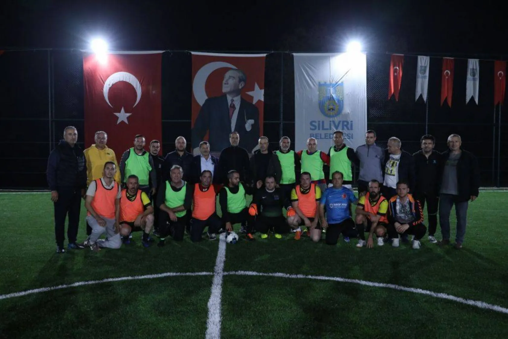 Kurfallı futbol sahası gösteri maçıyla açıldı