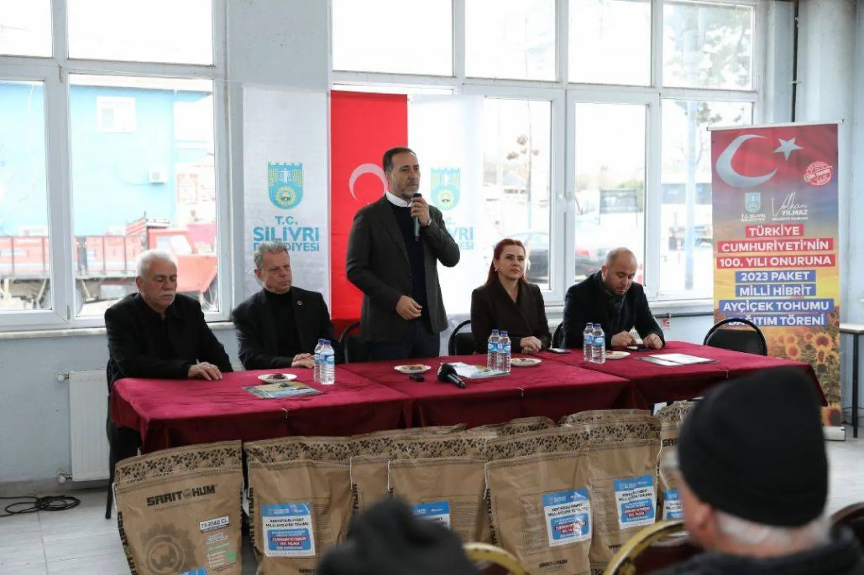 Silivrili çiftçiler milli Ayçiçek tohumu sevinci yaşıyor