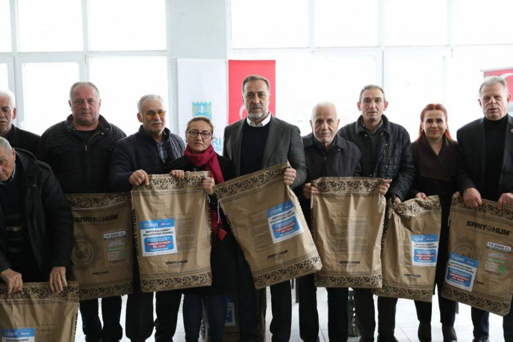 Silivrili çiftçiler milli Ayçiçek tohumu sevinci yaşıyor