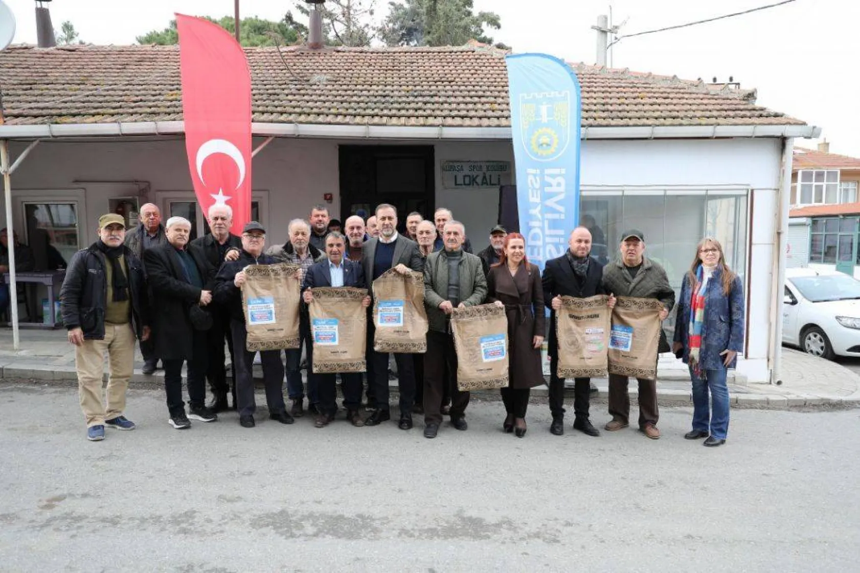 Silivrili çiftçiler milli Ayçiçek tohumu sevinci yaşıyor