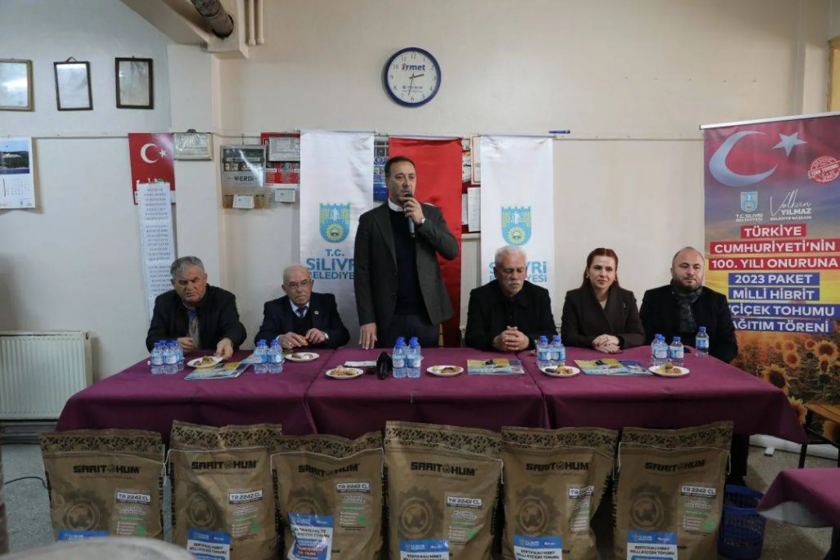 Silivrili çiftçiler milli Ayçiçek tohumu sevinci yaşıyor