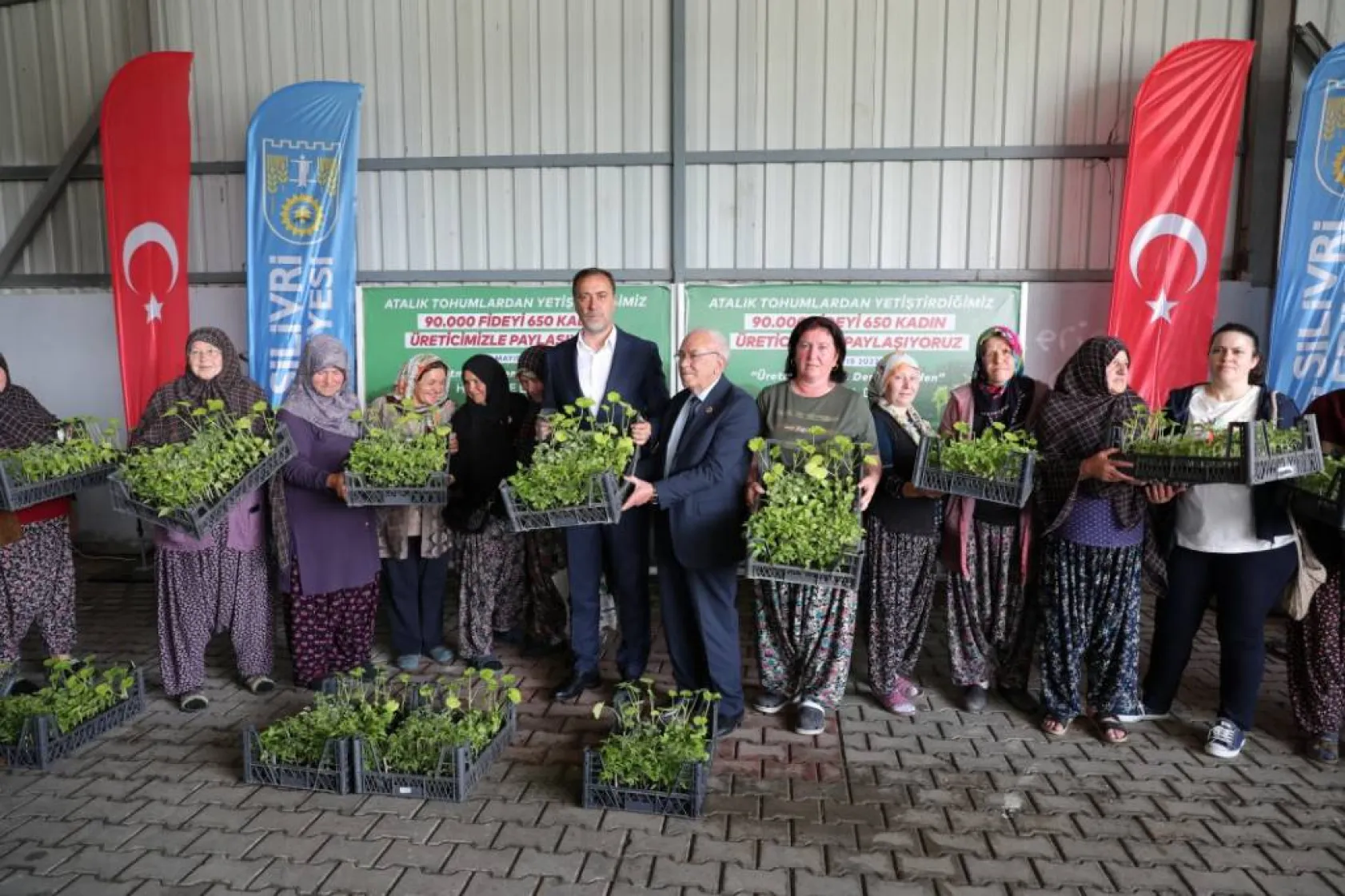 Silivri Belediyesi 650 kadına 90.000 fide dağıttı