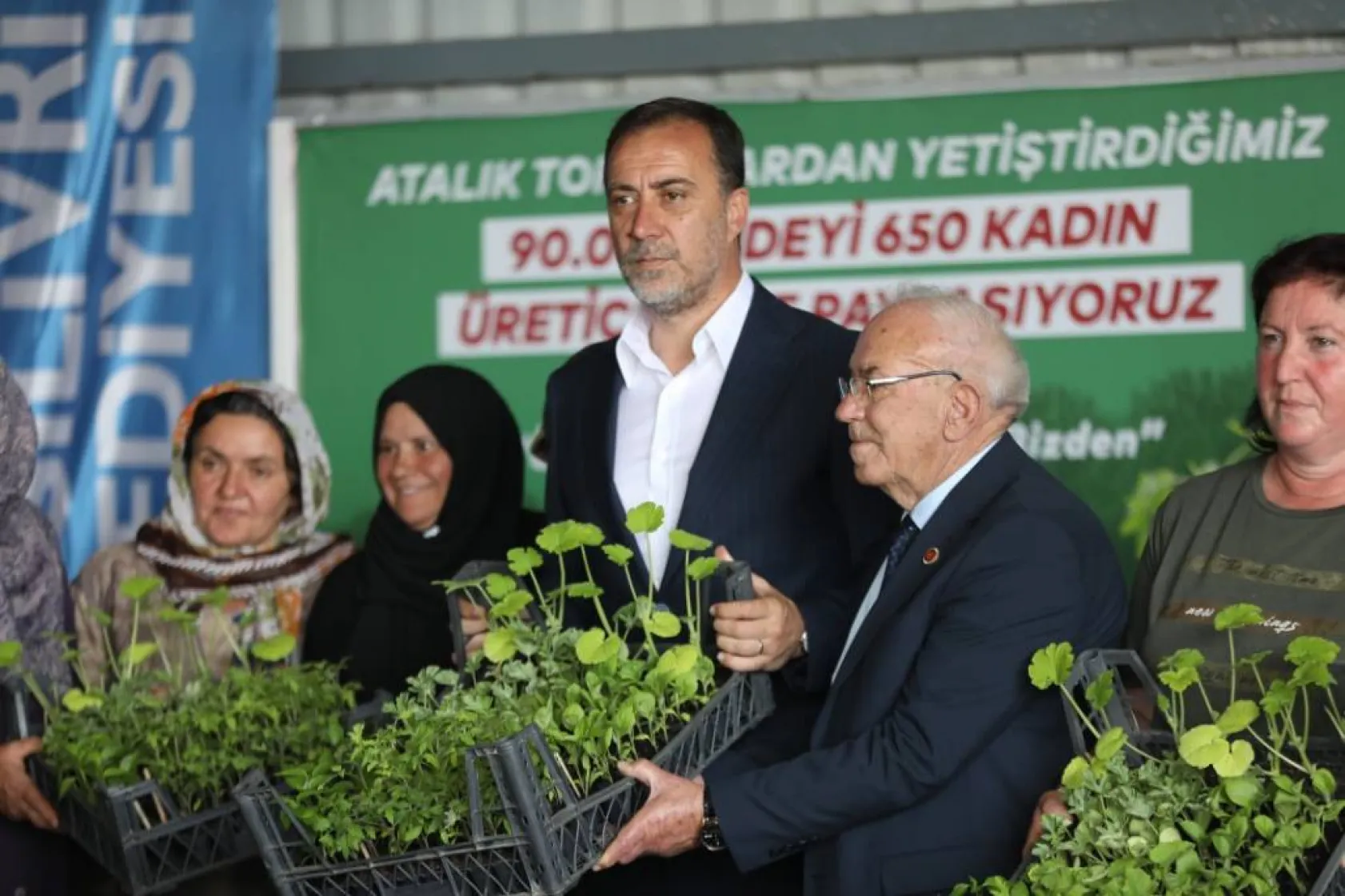 Silivri Belediyesi 650 kadına 90.000 fide dağıttı