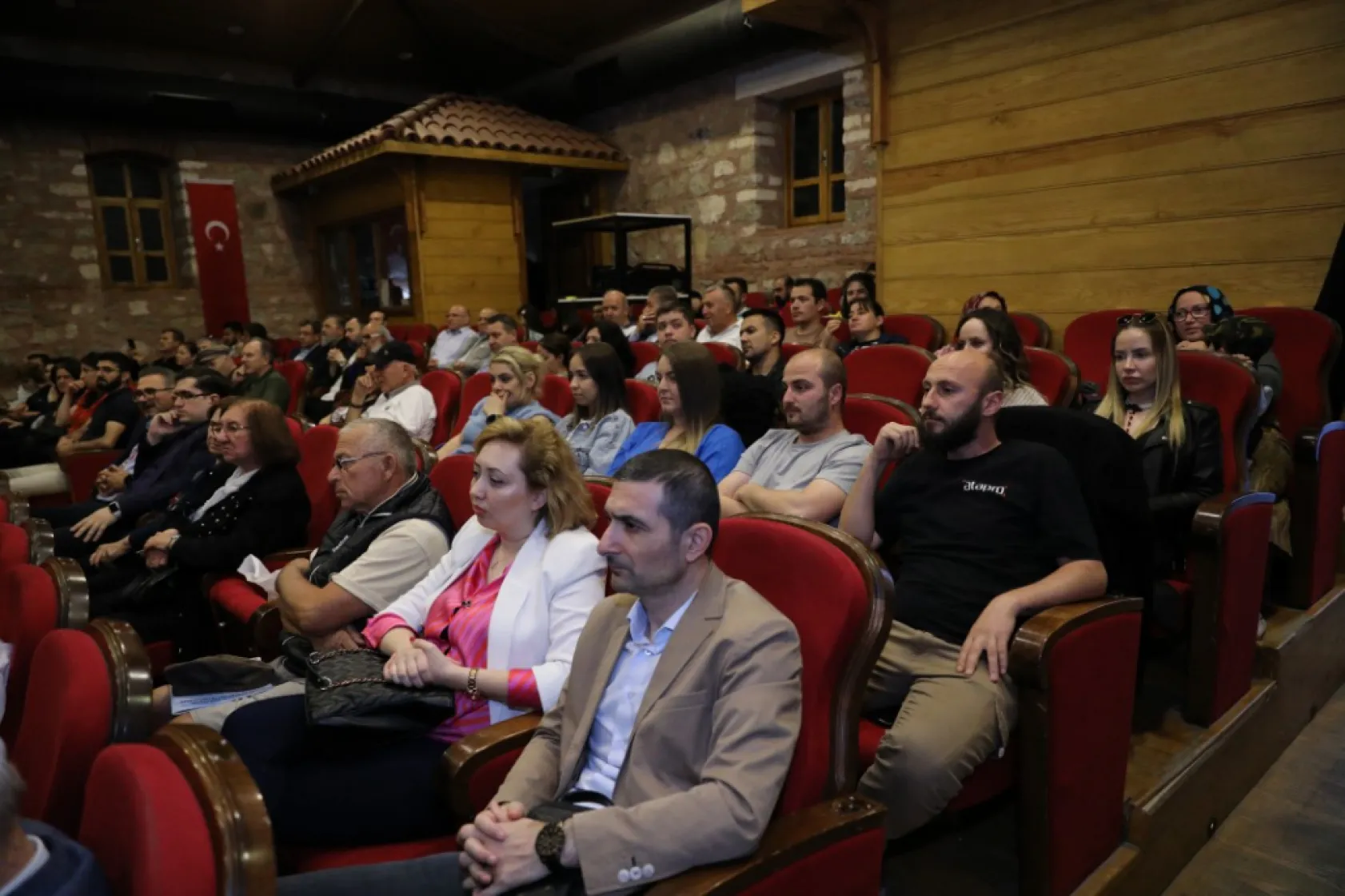 Silivri'de 'Kavuran yaz 89' belgeselinin gösterimi yapıldı