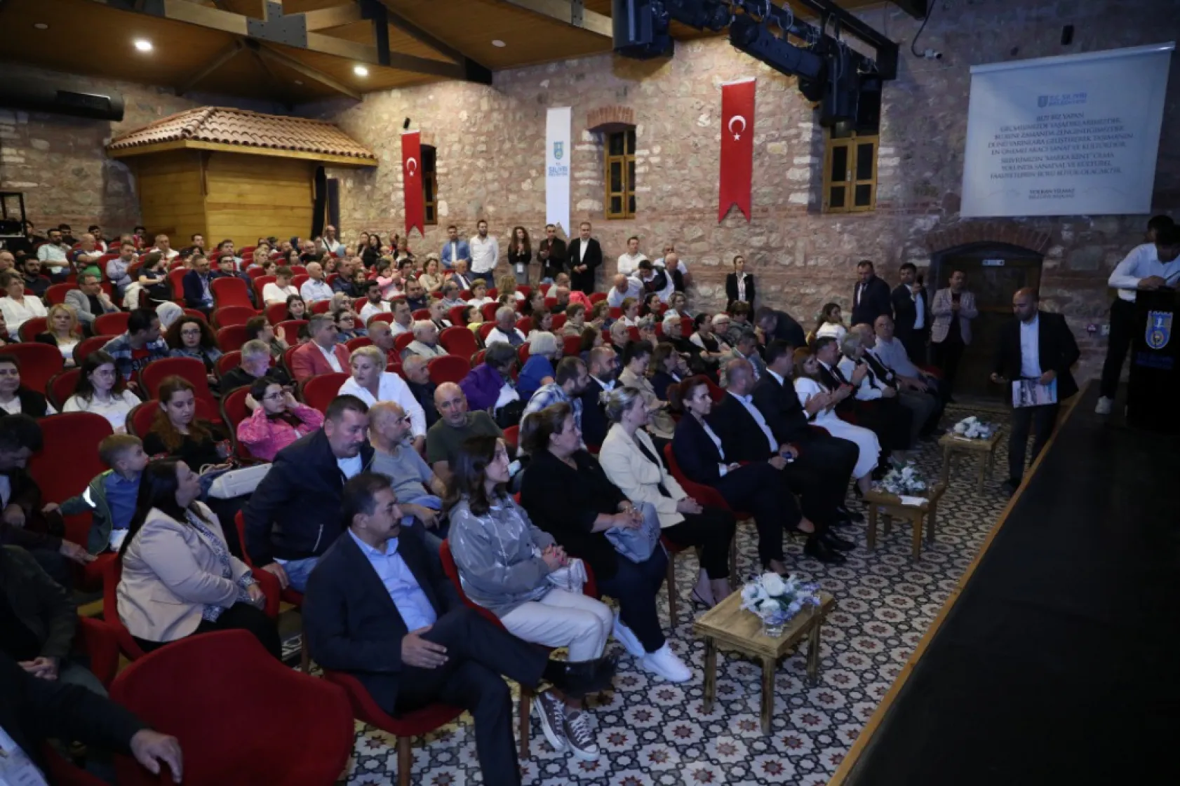 Silivri'de 'Kavuran yaz 89' belgeselinin gösterimi yapıldı