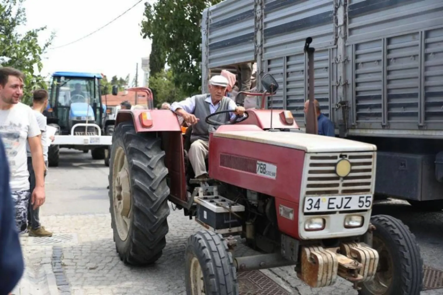 Silivrili çiftçilerin tohumluk arpa sevinci devam ediyor