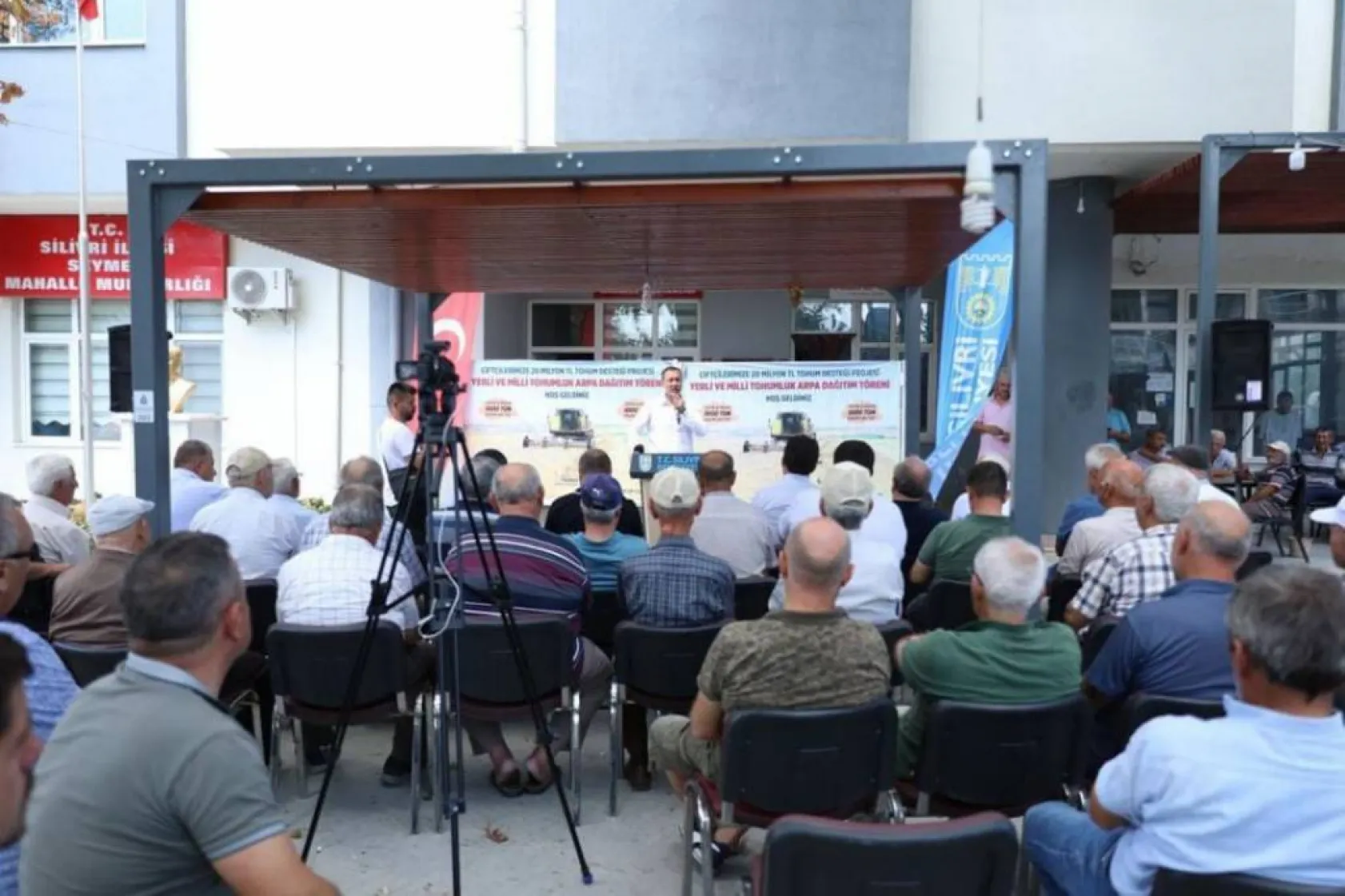 Silivrili çiftçilerin tohumluk arpa sevinci devam ediyor