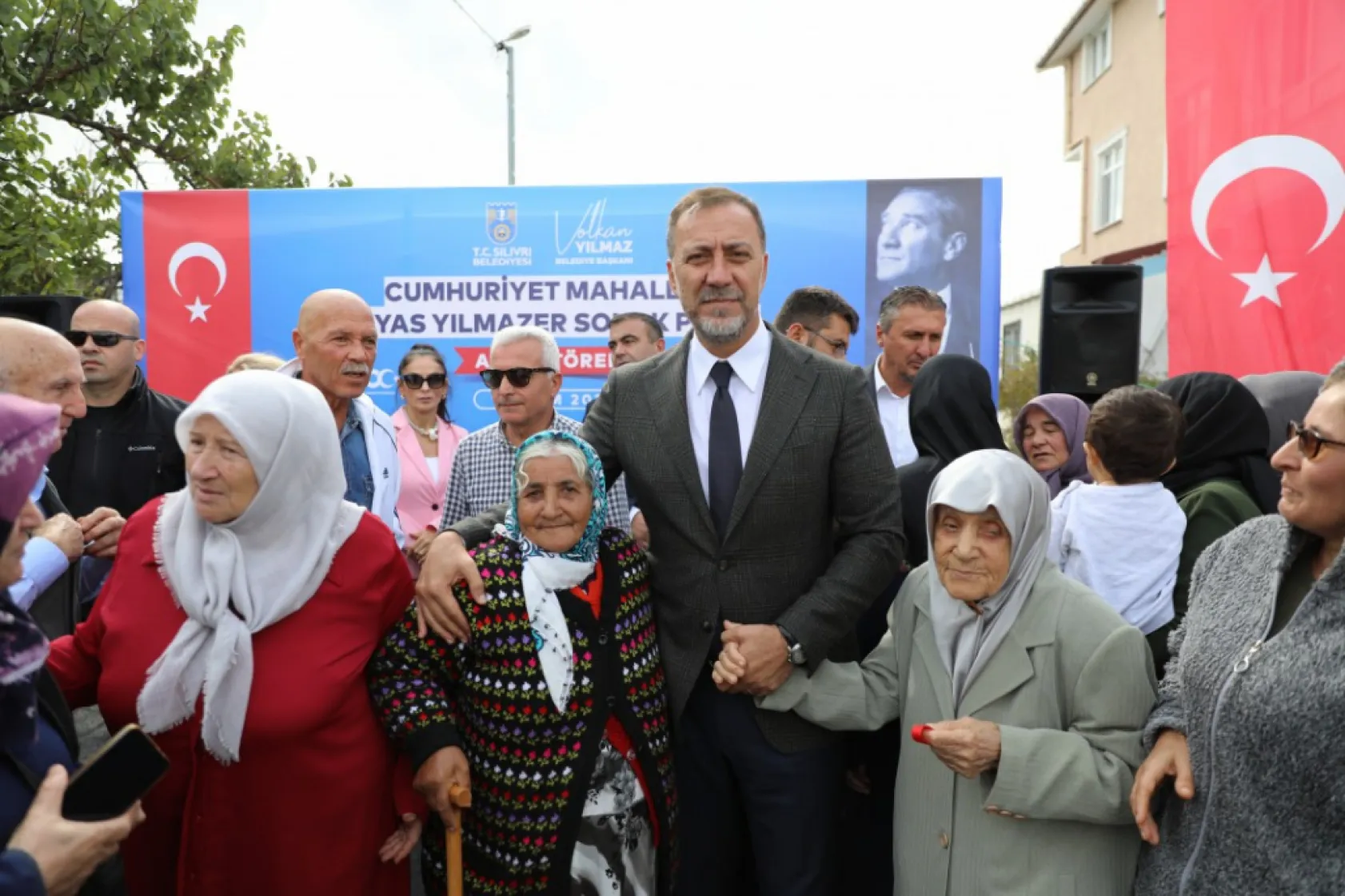 Başkan Yılmaz: 'Silivri'nin üzerinde biriken tozu ve kiri süpürüyoruz'