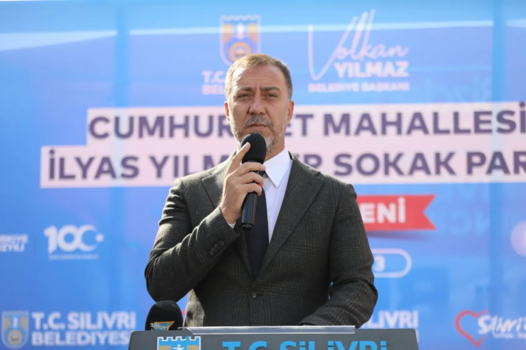 Başkan Yılmaz: 'Silivri'nin üzerinde biriken tozu ve kiri süpürüyoruz'