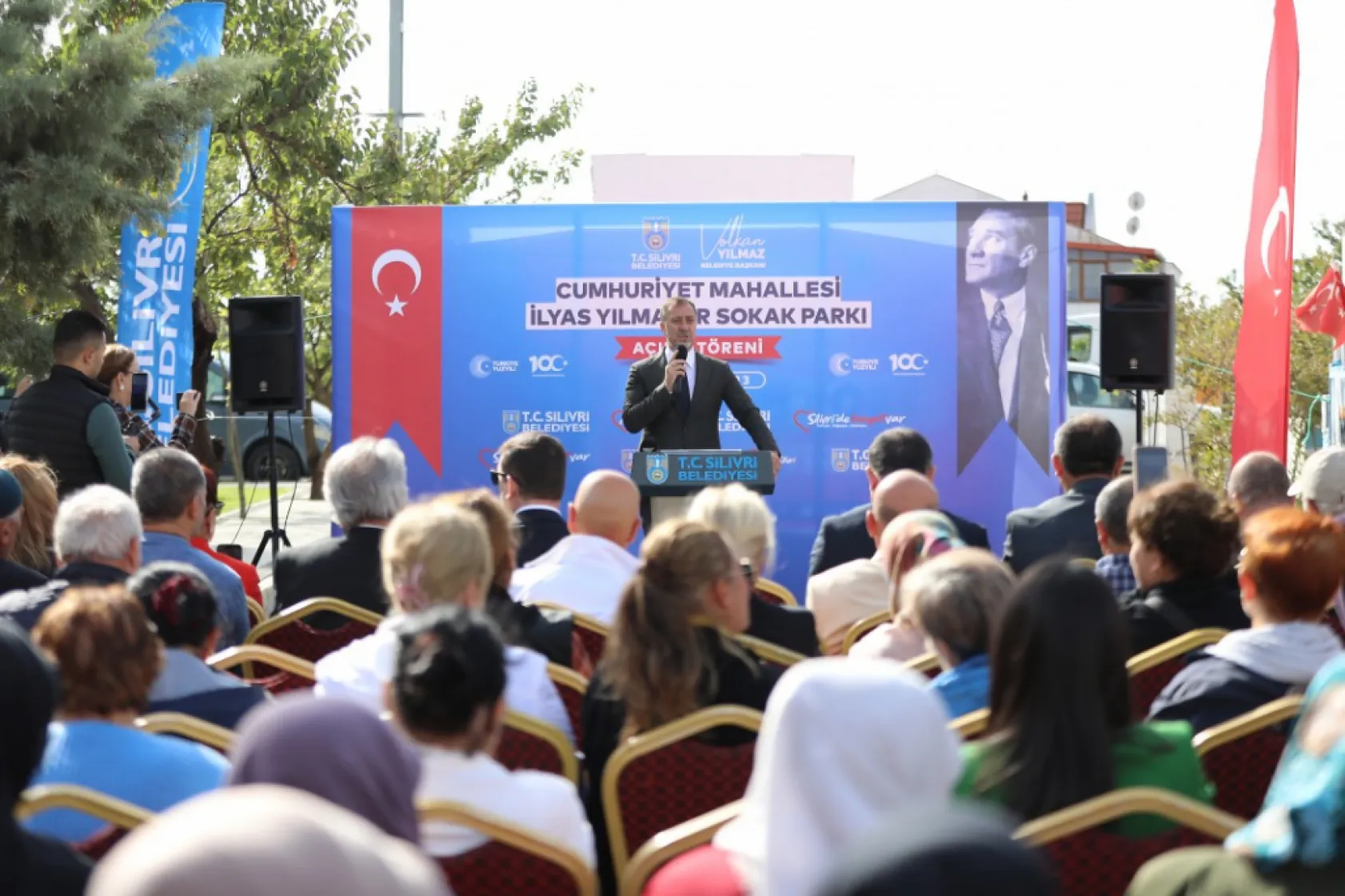 Başkan Yılmaz: 'Silivri'nin üzerinde biriken tozu ve kiri süpürüyoruz'