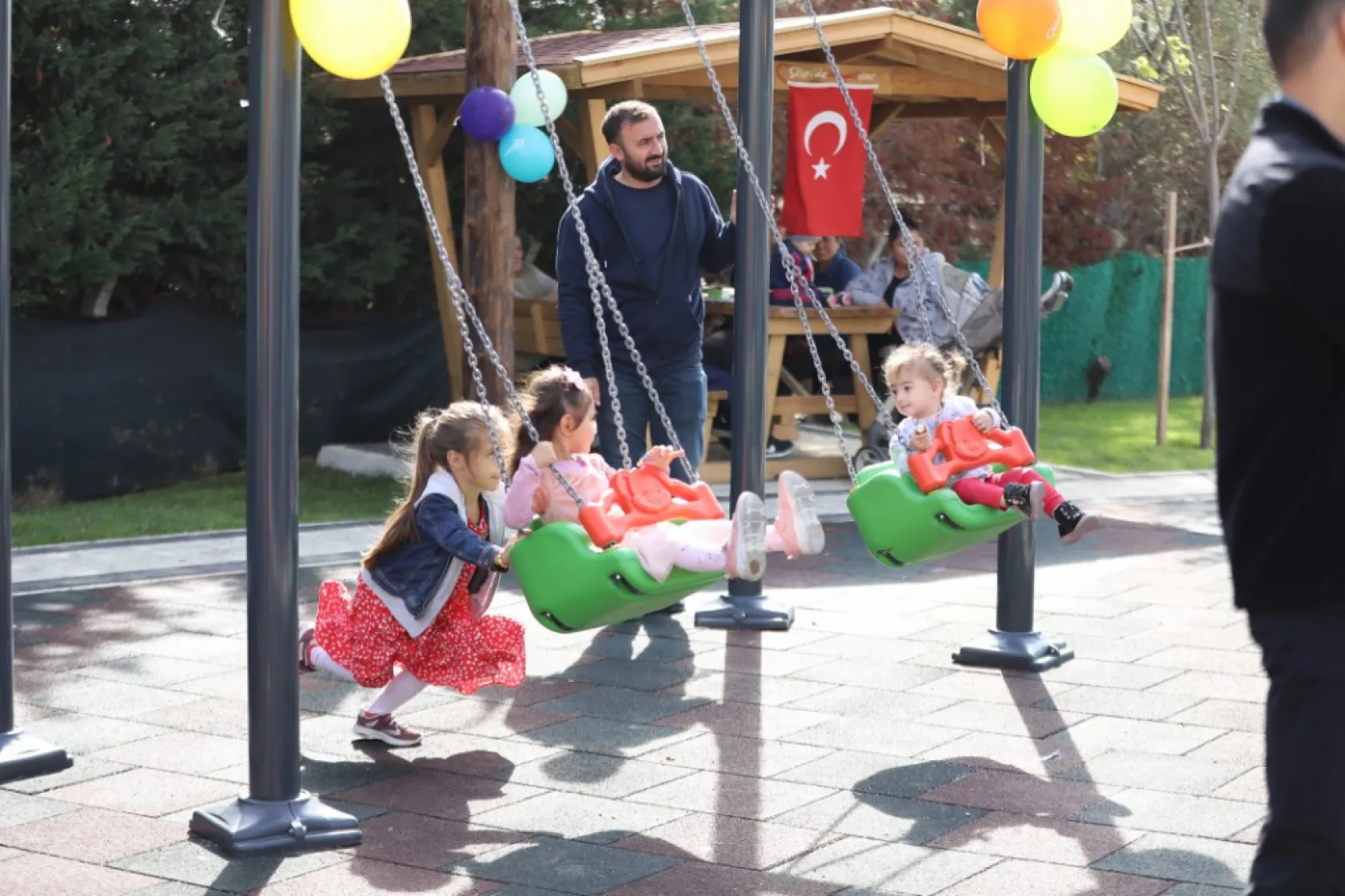 Başkan Yılmaz: 'Silivri'nin üzerinde biriken tozu ve kiri süpürüyoruz'