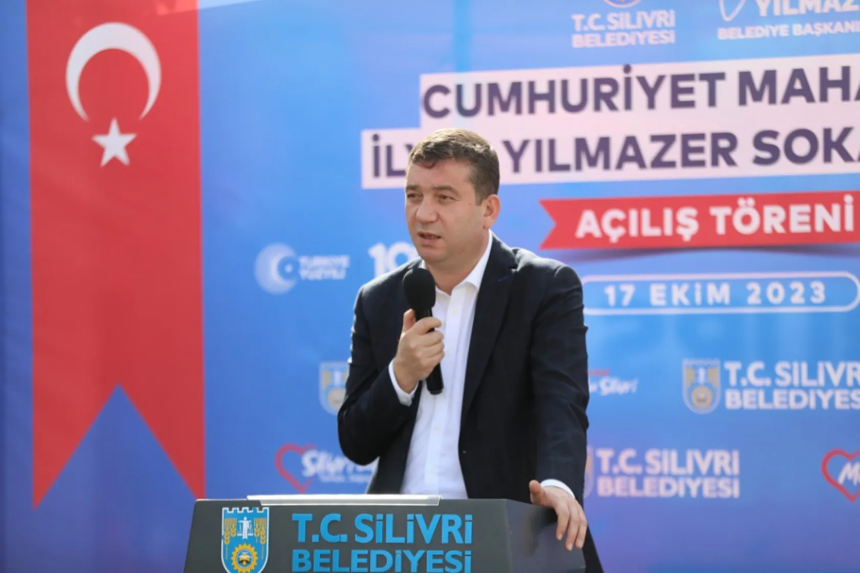 Başkan Yılmaz: 'Silivri'nin üzerinde biriken tozu ve kiri süpürüyoruz'