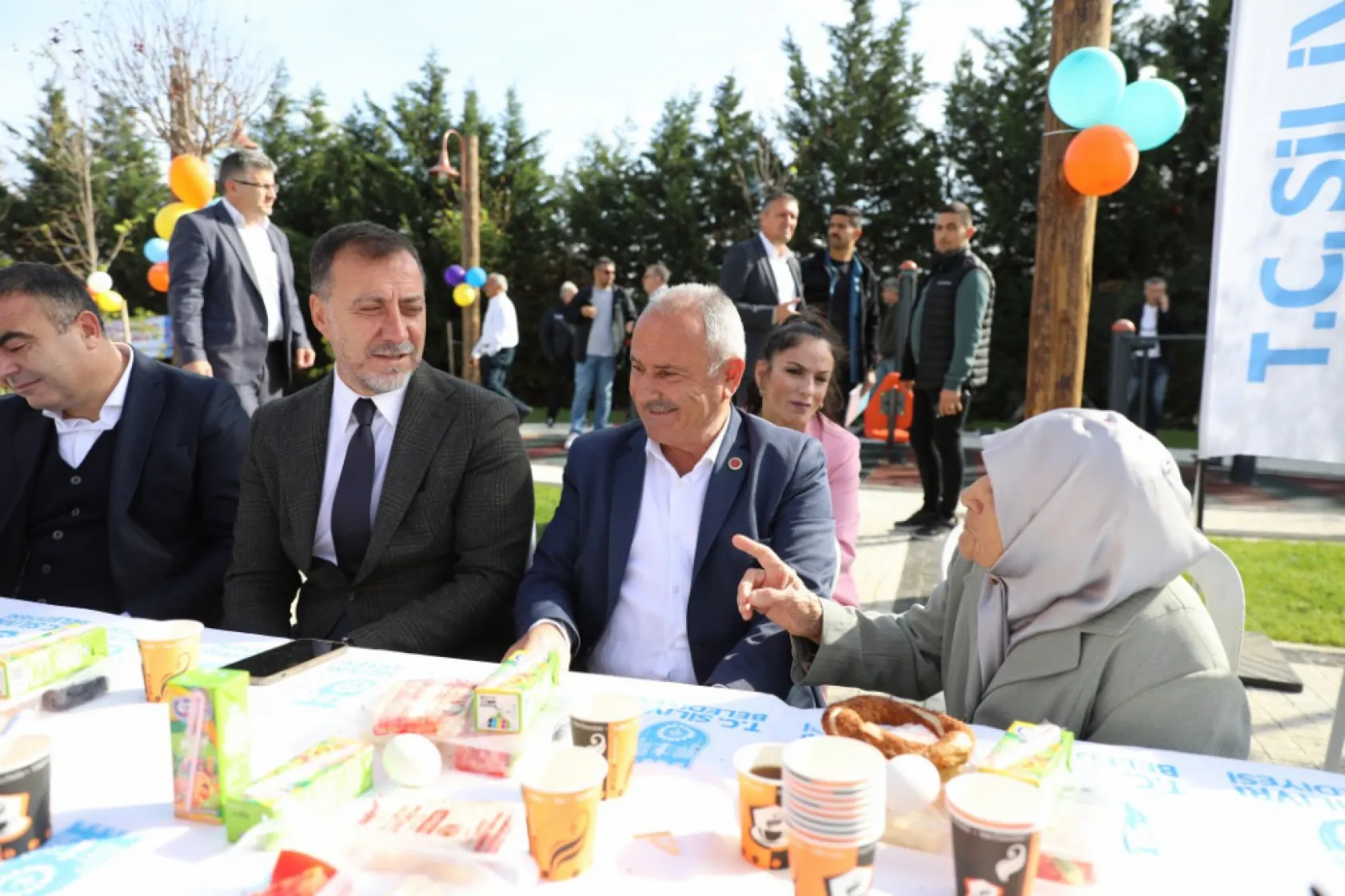 Başkan Yılmaz: 'Silivri'nin üzerinde biriken tozu ve kiri süpürüyoruz'