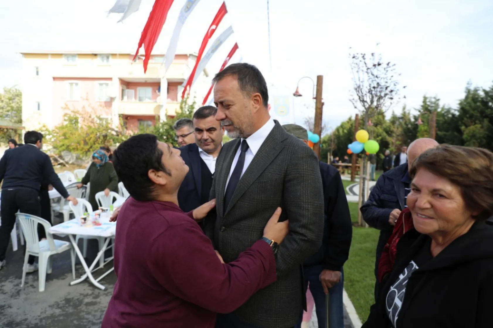 Başkan Yılmaz: 'Silivri'nin üzerinde biriken tozu ve kiri süpürüyoruz'