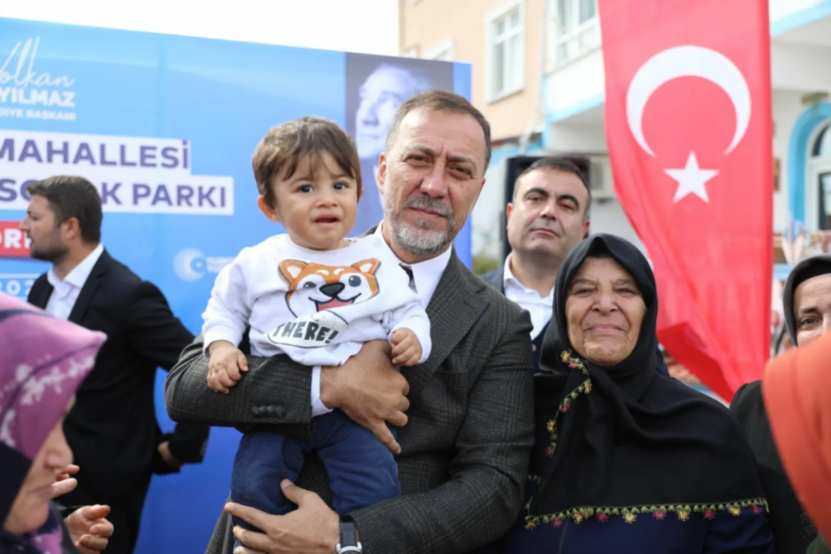 Başkan Yılmaz: 'Silivri'nin üzerinde biriken tozu ve kiri süpürüyoruz'