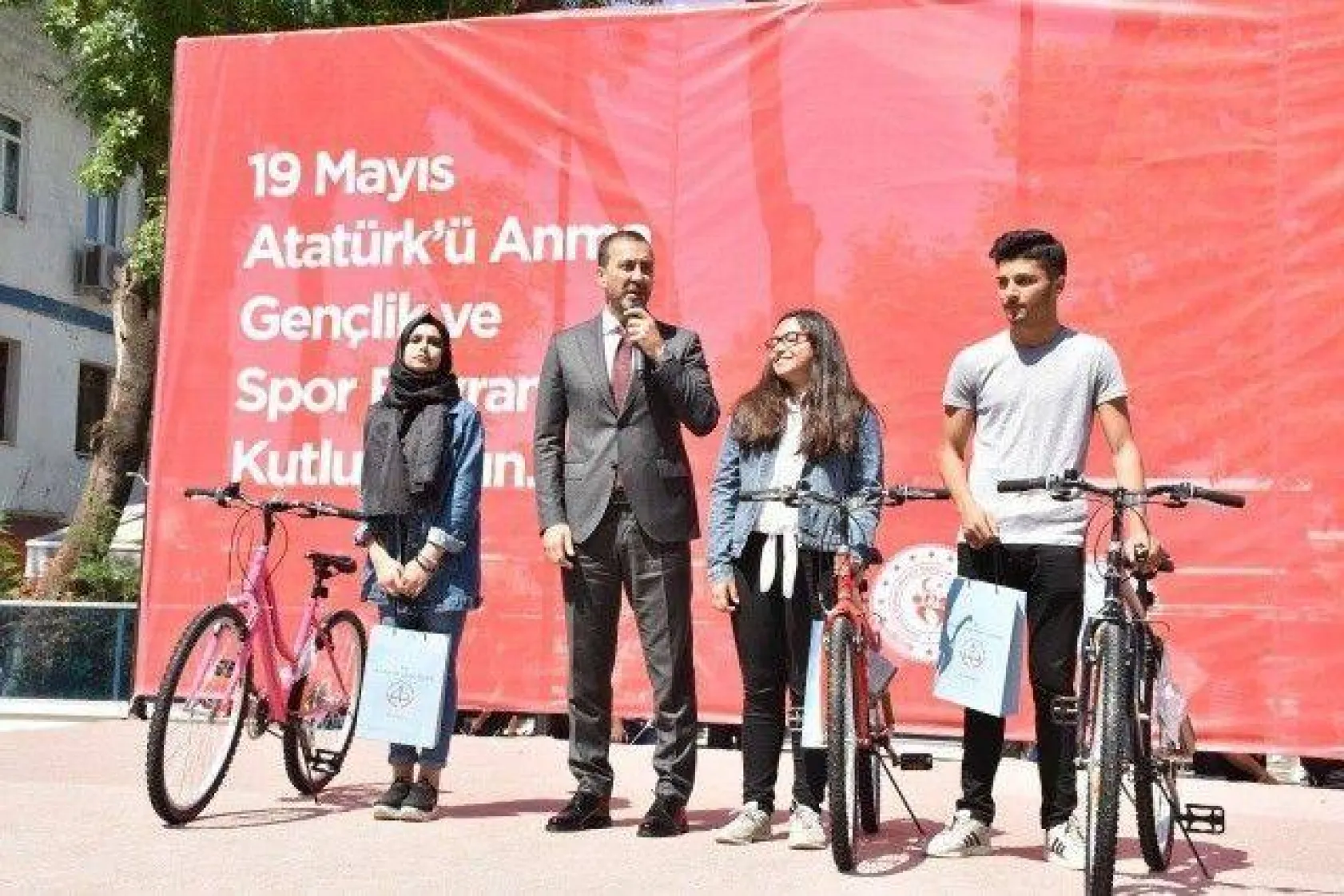 19 Mayıs'ın 100. Yıldönümü Törenle Kutlandı