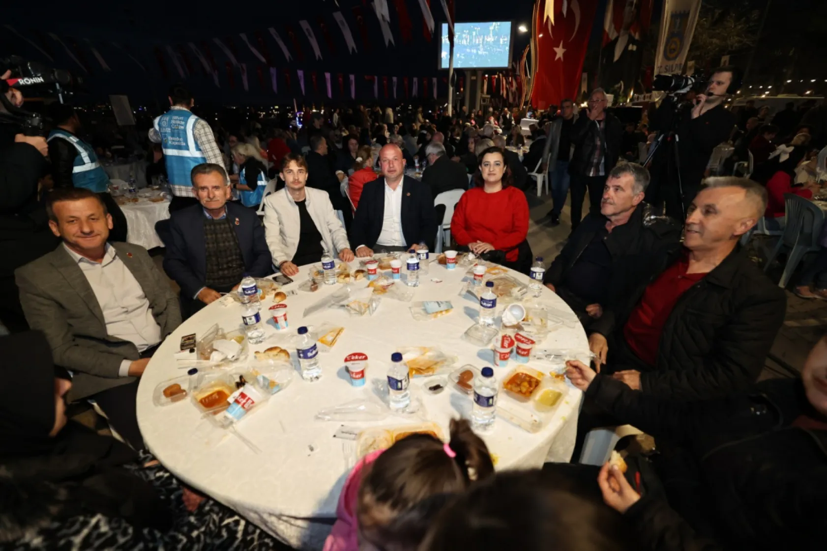 Silivri Sahilinde Büyük İftar Programı Gerçekleşti