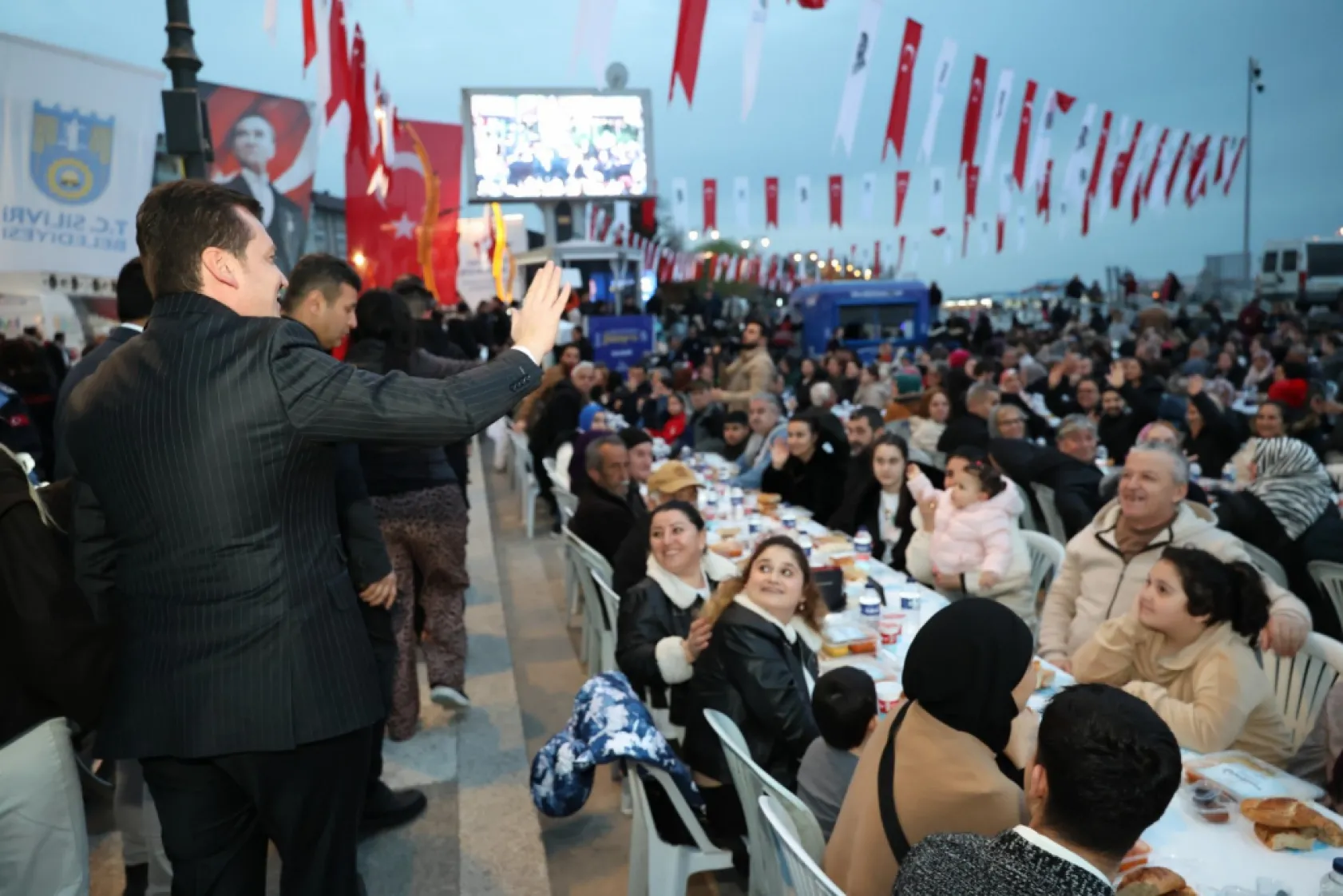 Silivri Sahilinde Büyük İftar Programı Gerçekleşti