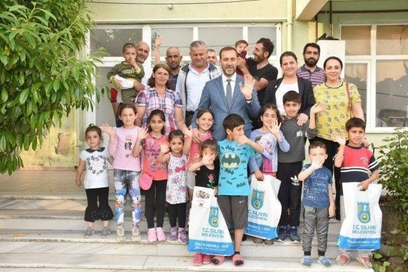 Başkan Yılmaz'dan 20 Bin Çocuğa Bayram Kıyafeti