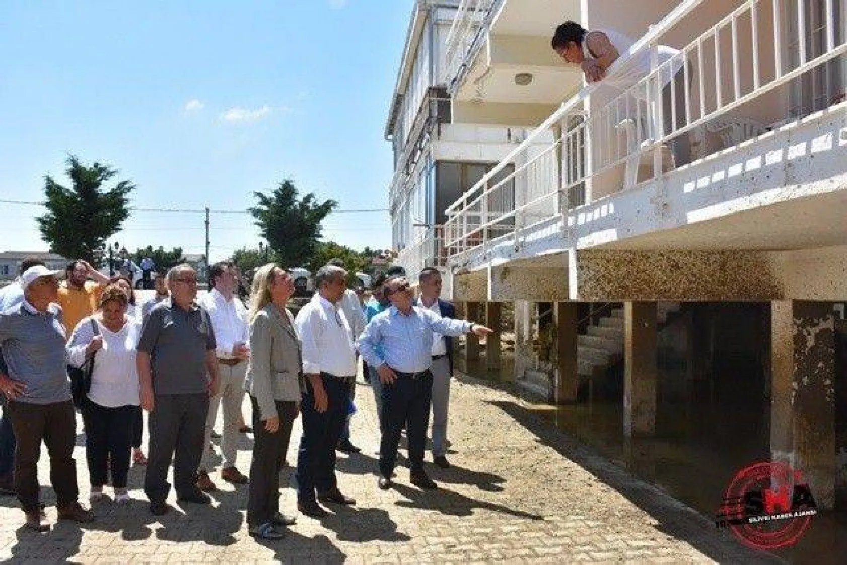 Sel bölgesine ziyaretler sürüyor