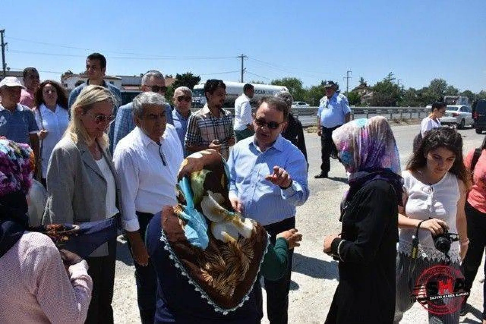 Sel bölgesine ziyaretler sürüyor