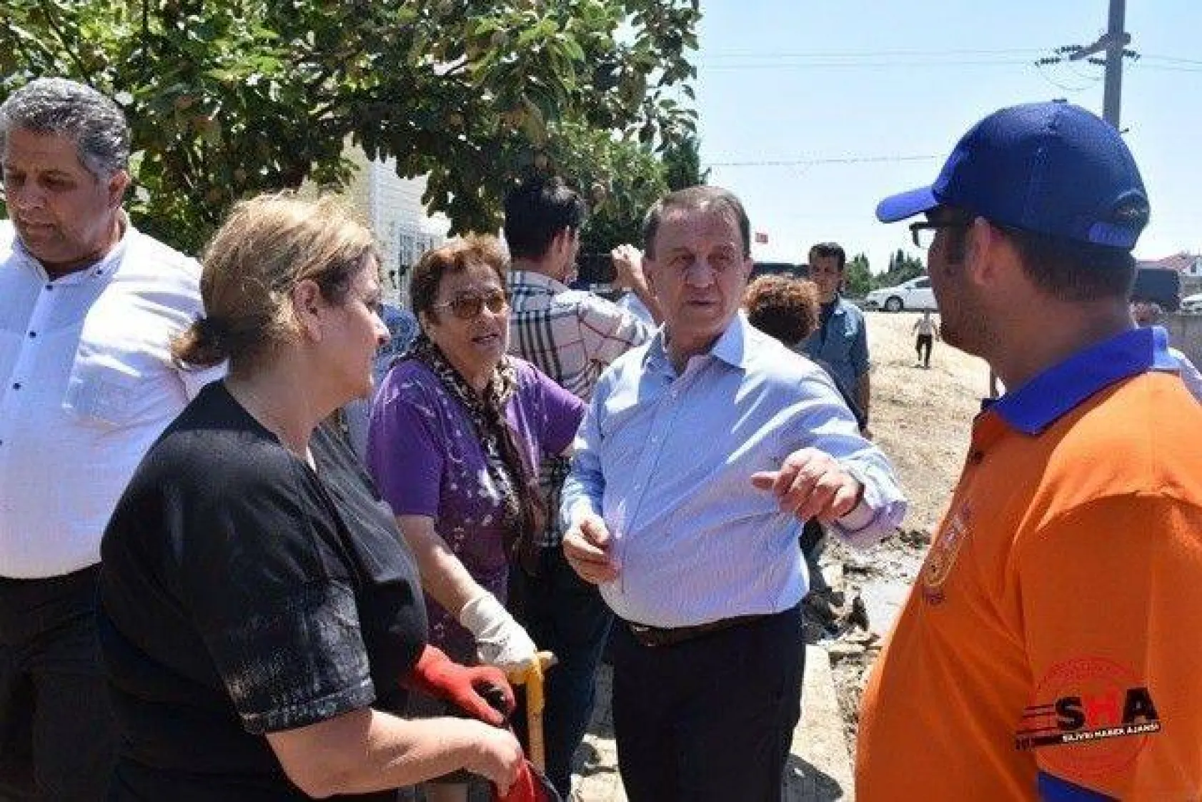 Sel bölgesine ziyaretler sürüyor